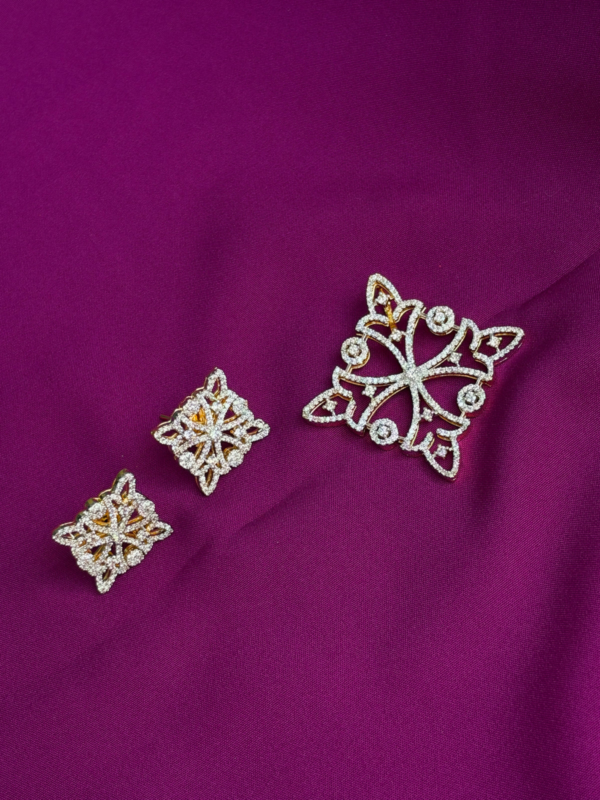 L033Diamond finish locket with earrings