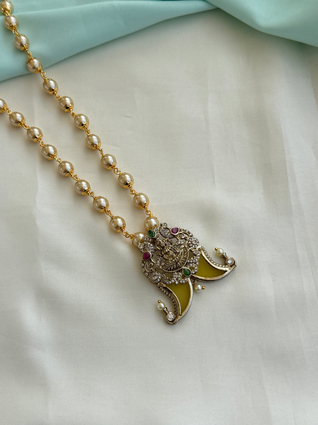 Pg018 Lakshmi Devi Puligoru pendant with 24 inches pearls chain