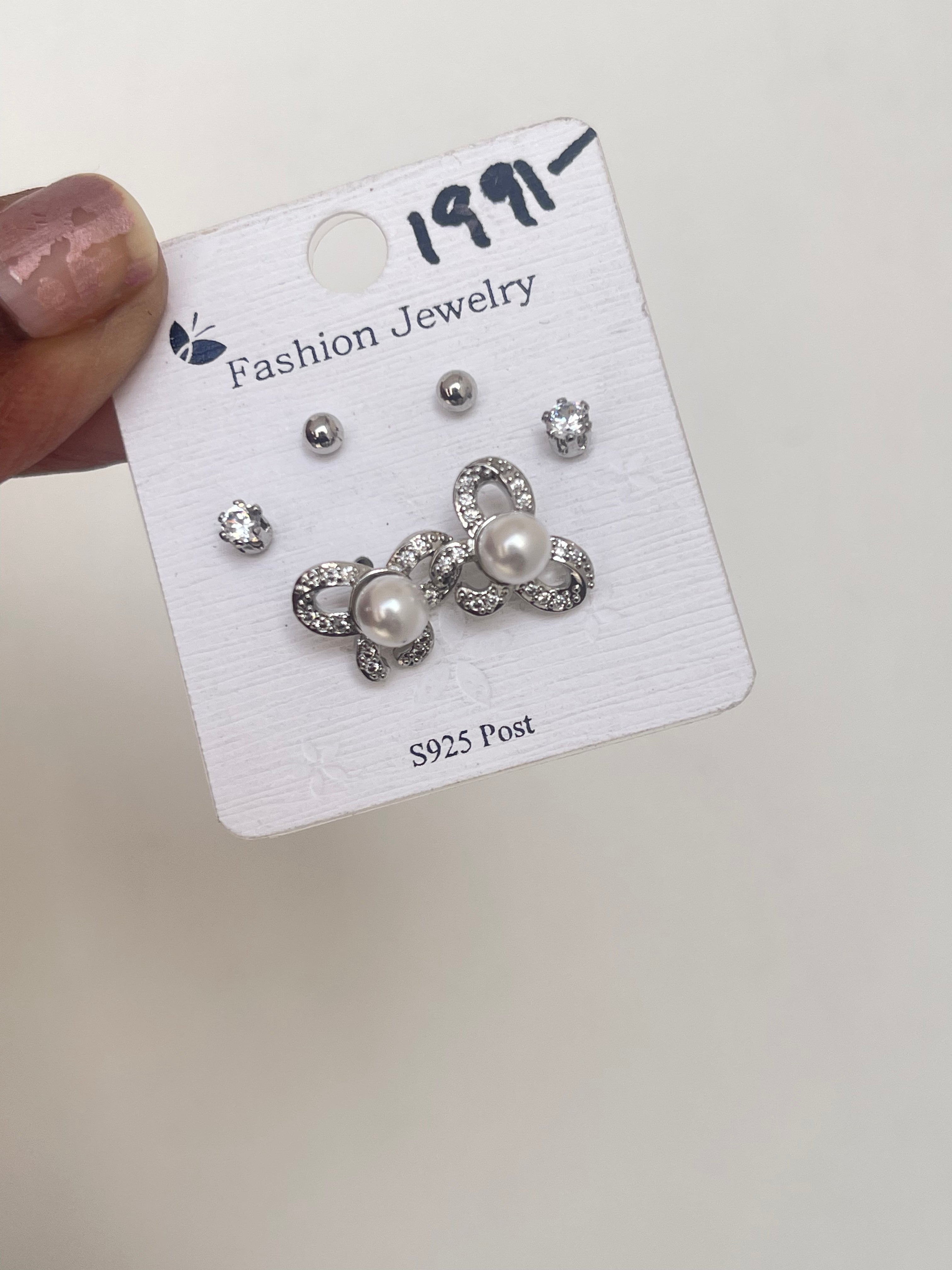 Silver pearl bow pack of 3 studs
