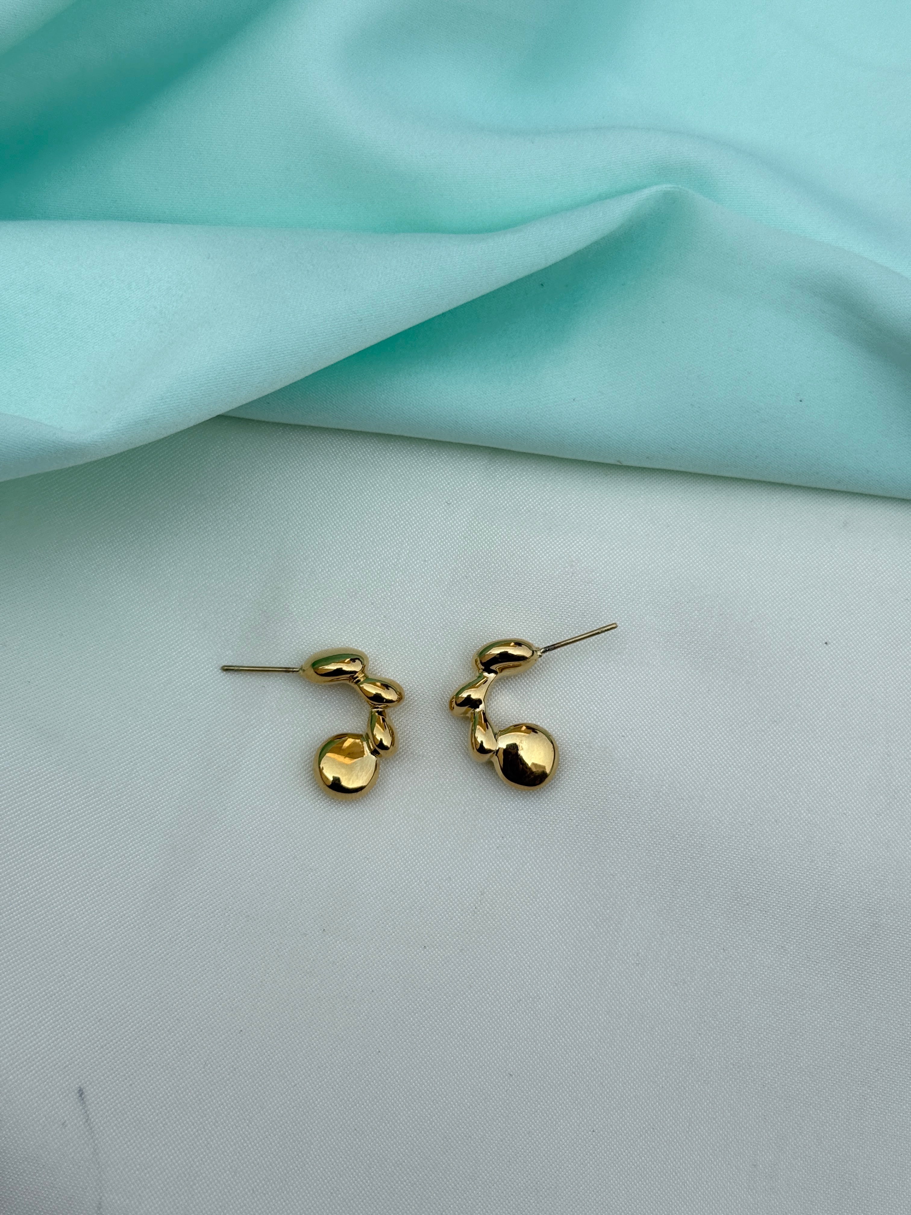 St054 anti tarnish gold stud