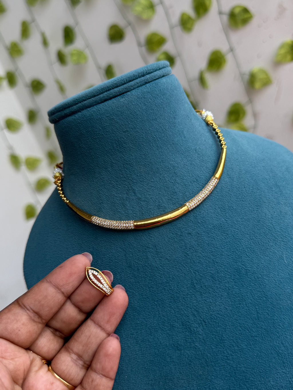 Ns909 stones gold kante neckset with studs