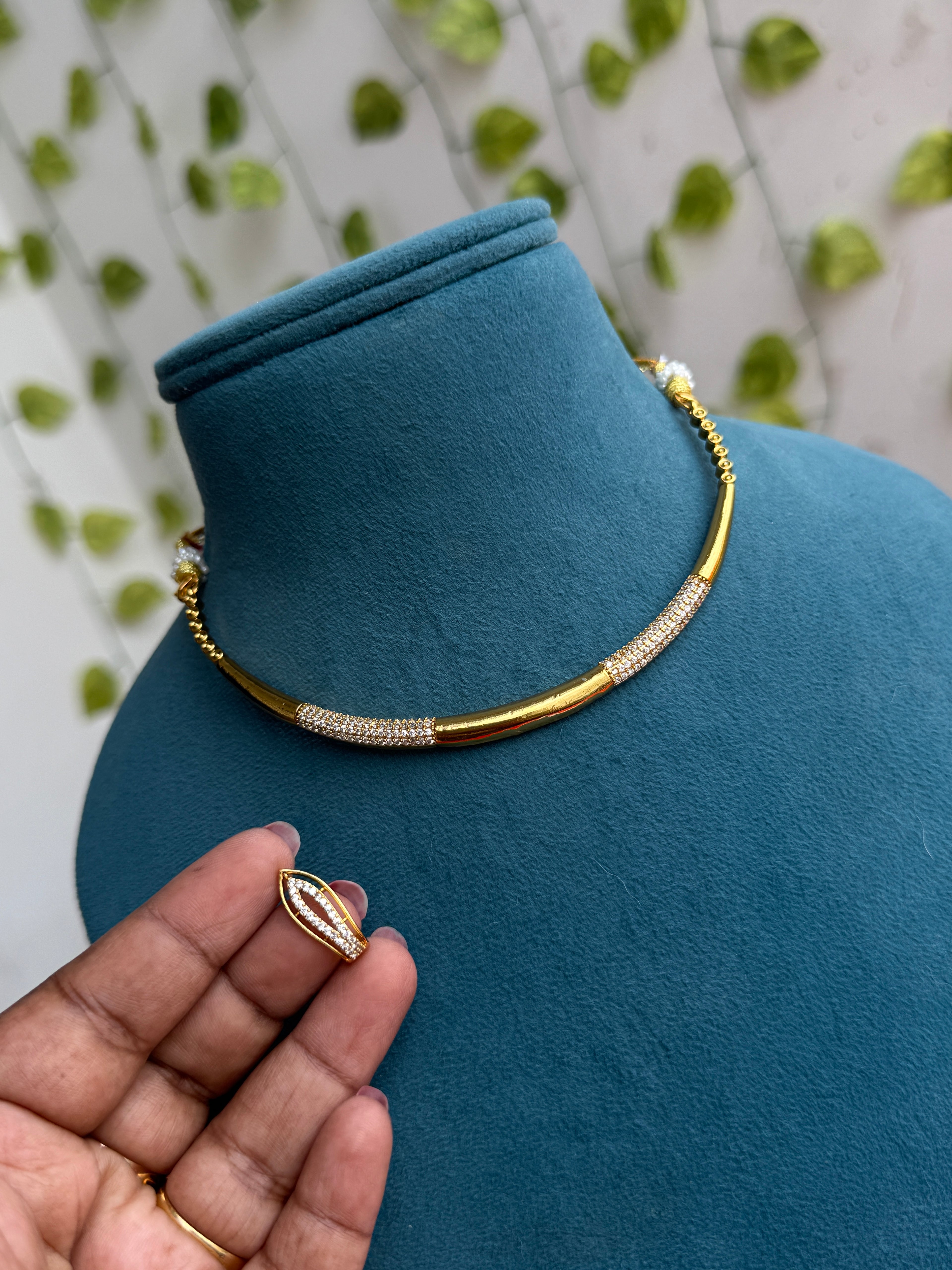 Ns909 stones gold kante neckset with studs