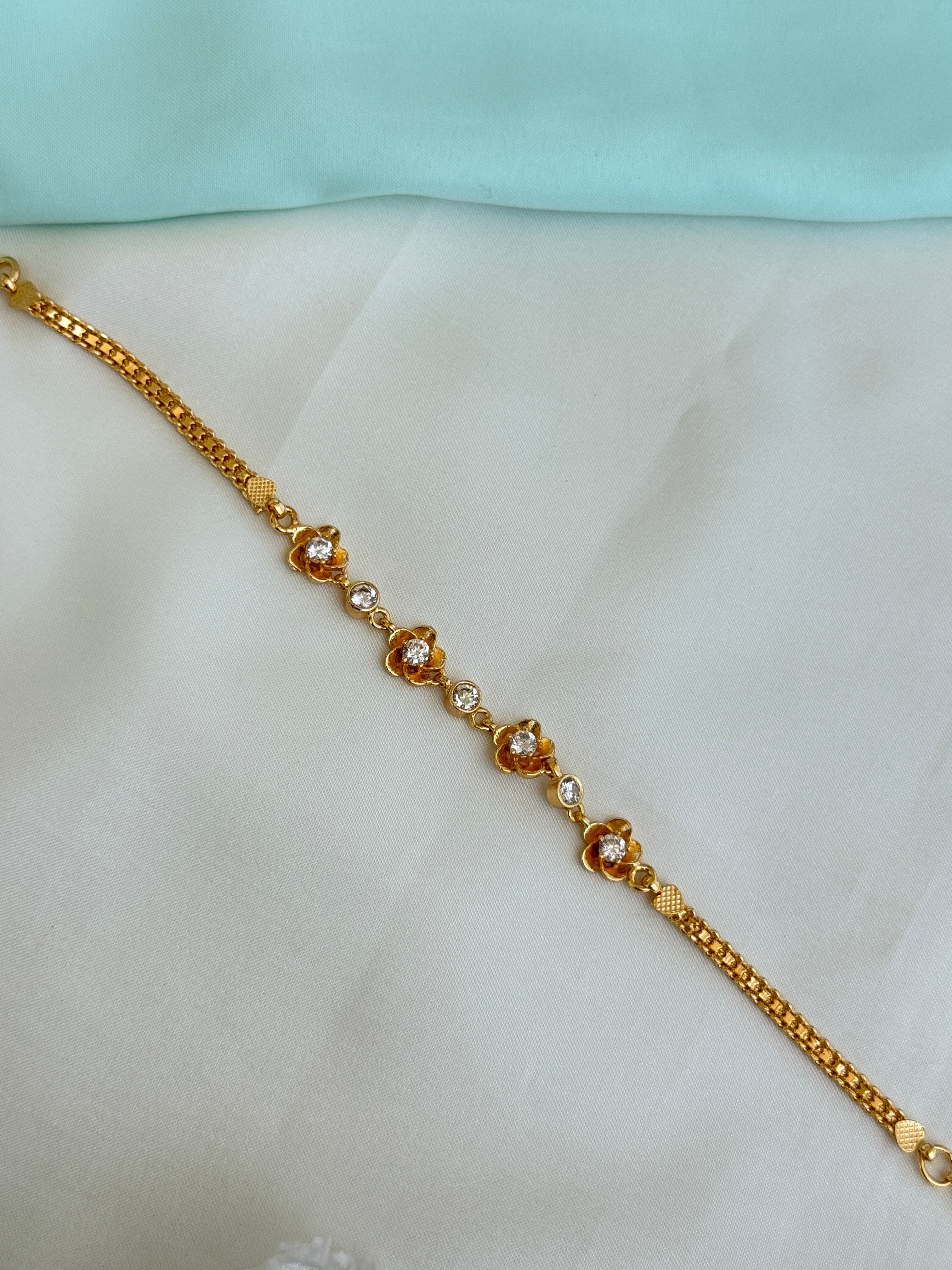 Ph502 Panchaloham flowers 9 inches chain bracelet