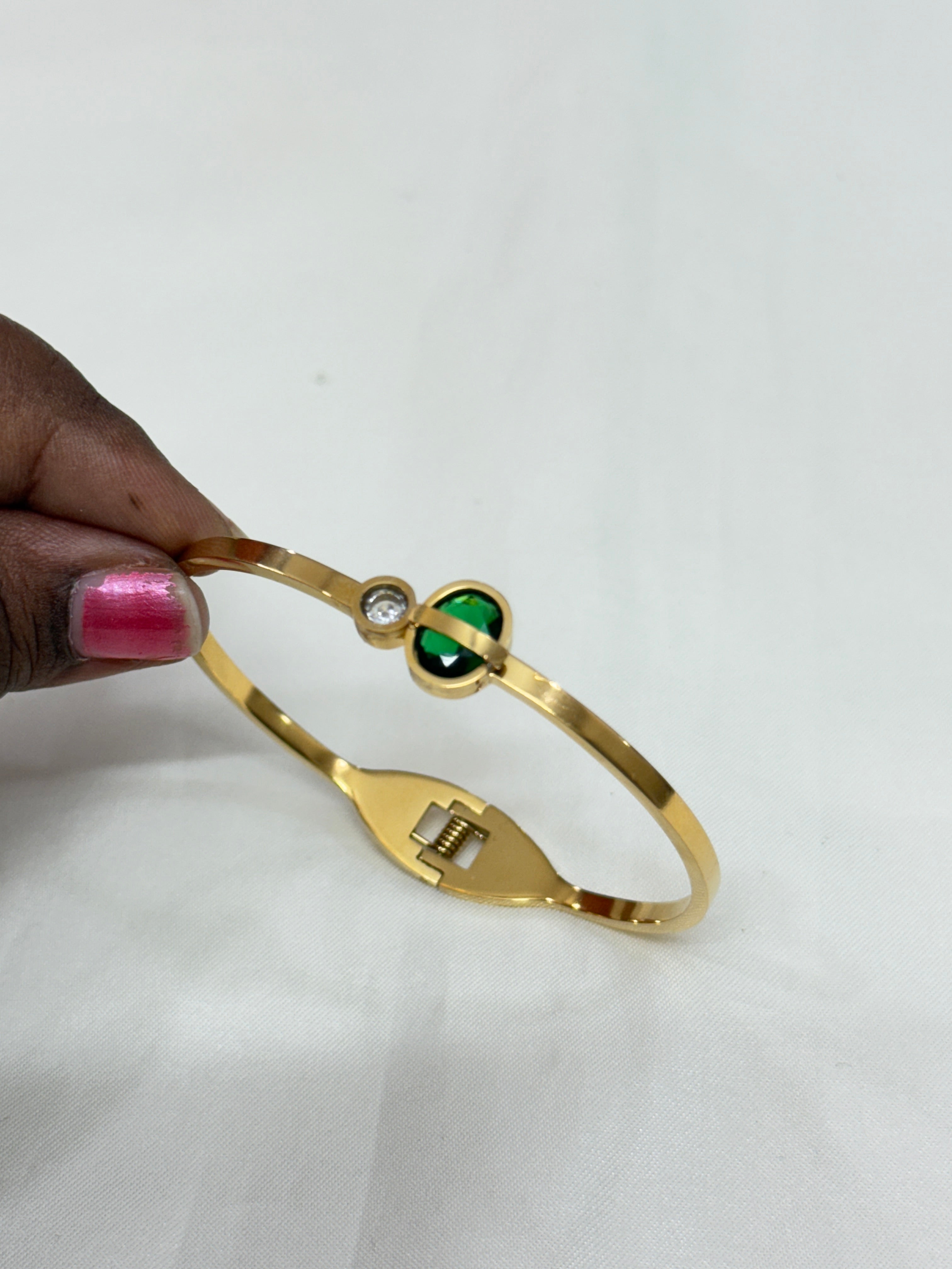 Ab043 green stone openable anti tarnish bracelet