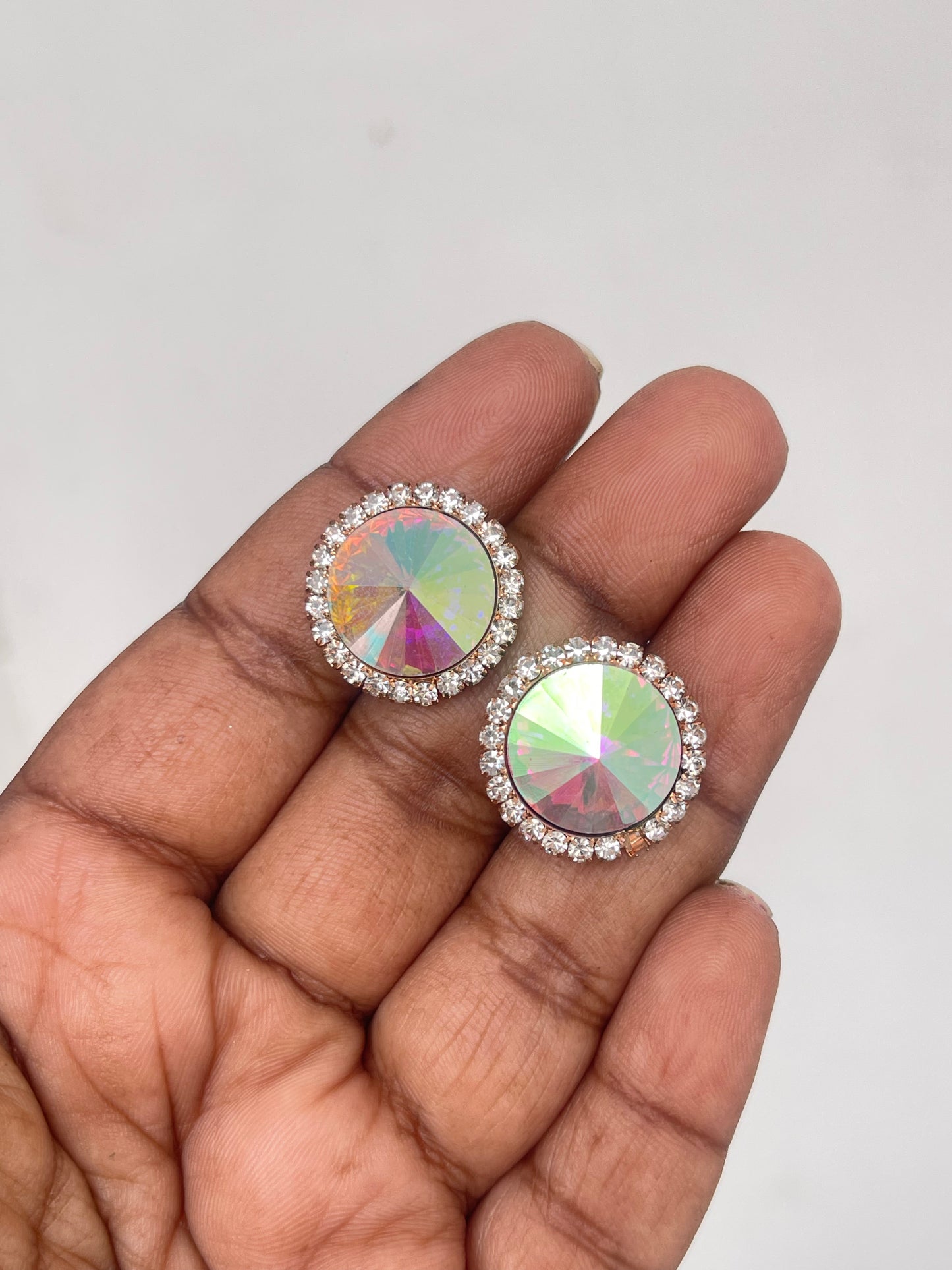 Circle stone studs