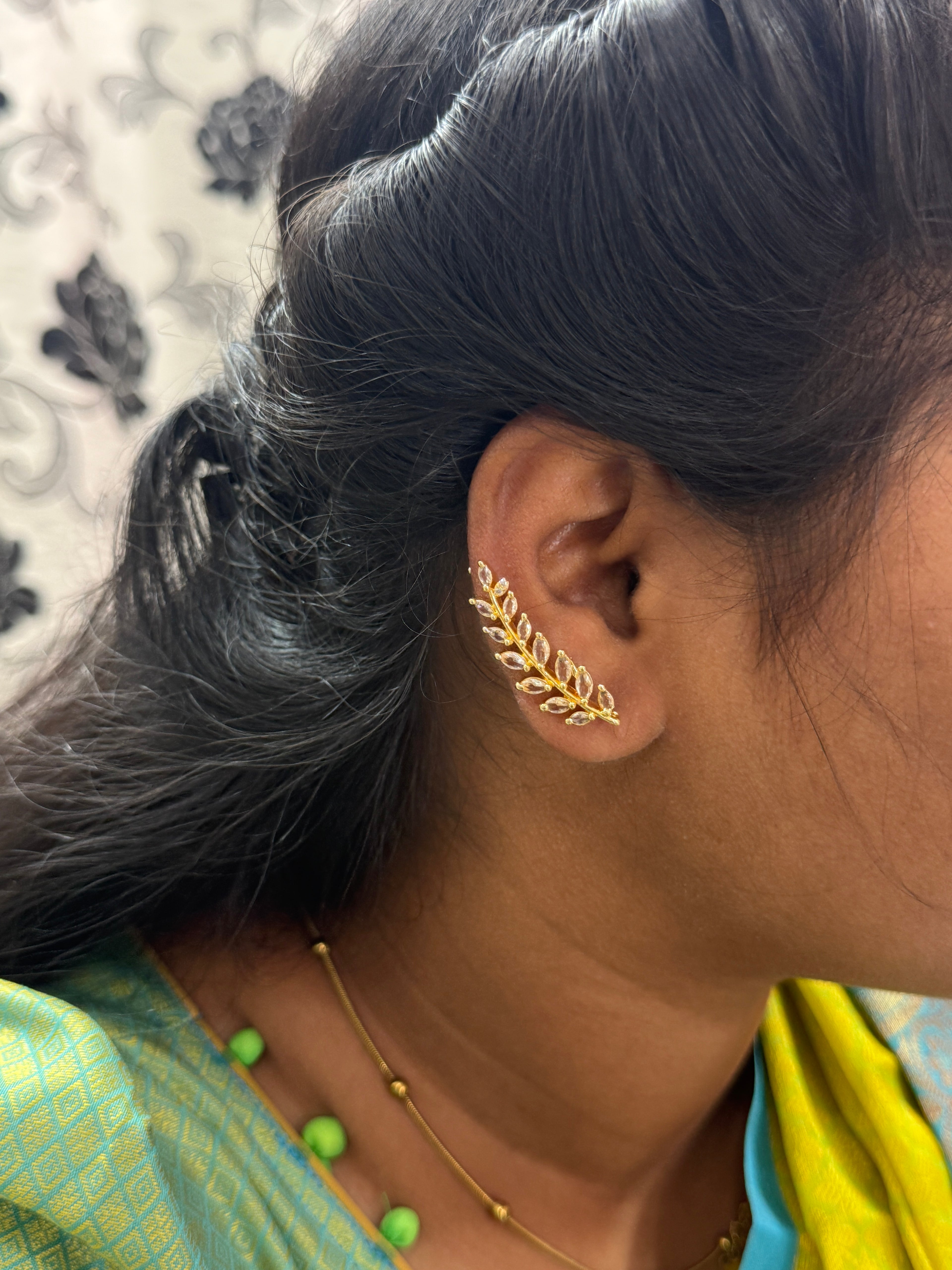 Er200 white stones ear cuffs