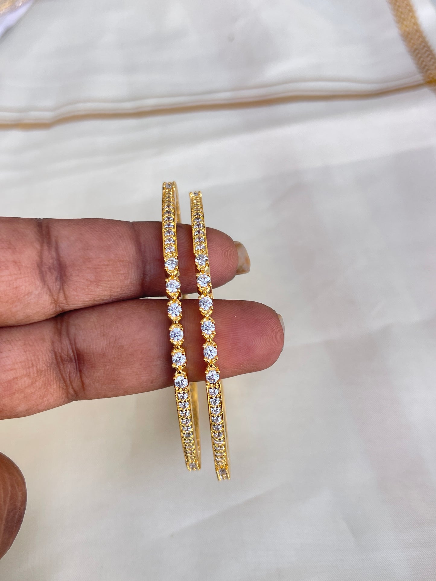 Set of 2 Diamond replicas #bangles 
Available size 2-6 bg1557 pb515