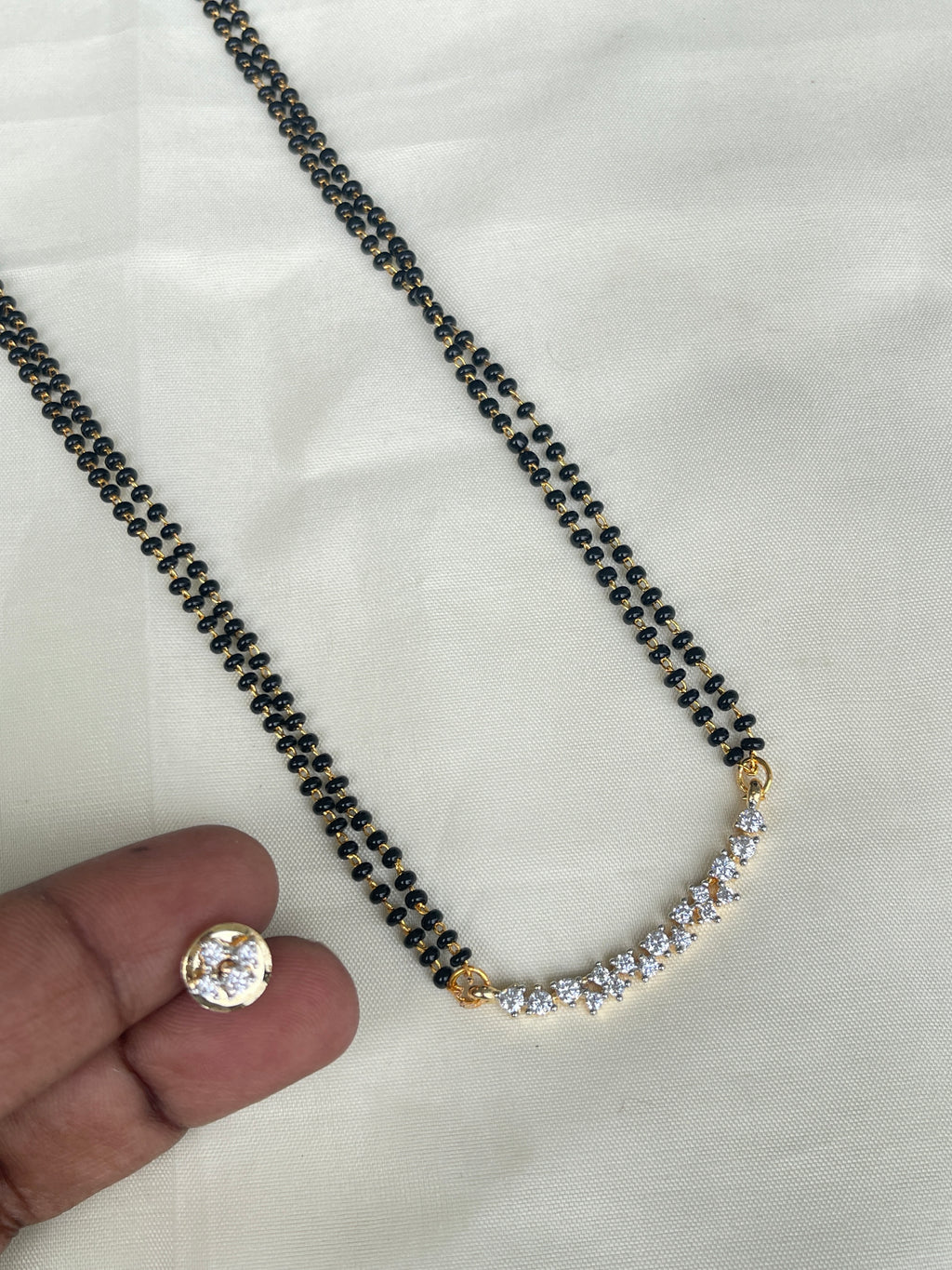 2 lines short blackbeads diamond locket