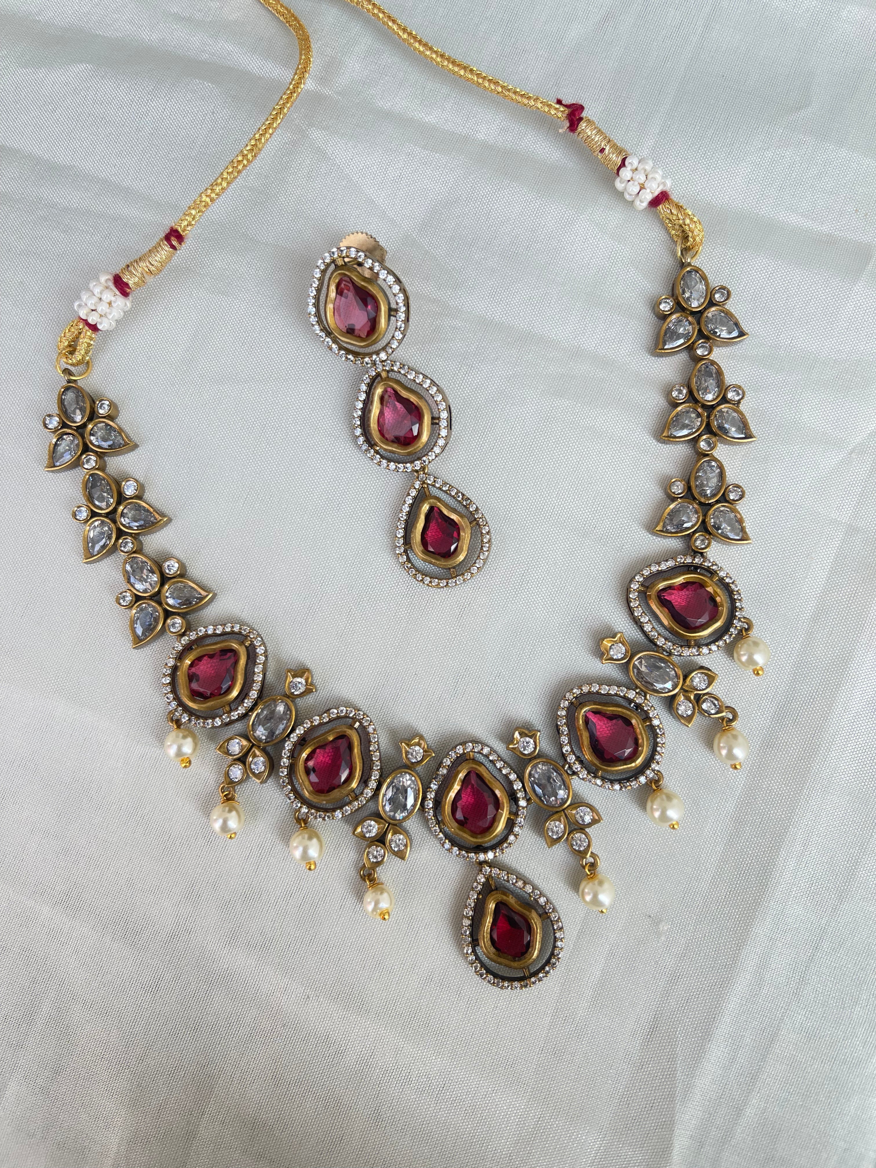 Victorian neckset