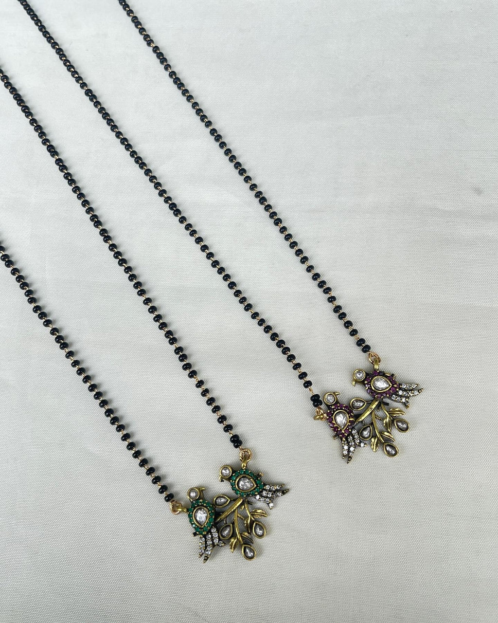 Single line dual parrot Victorian blackbeads bb1704