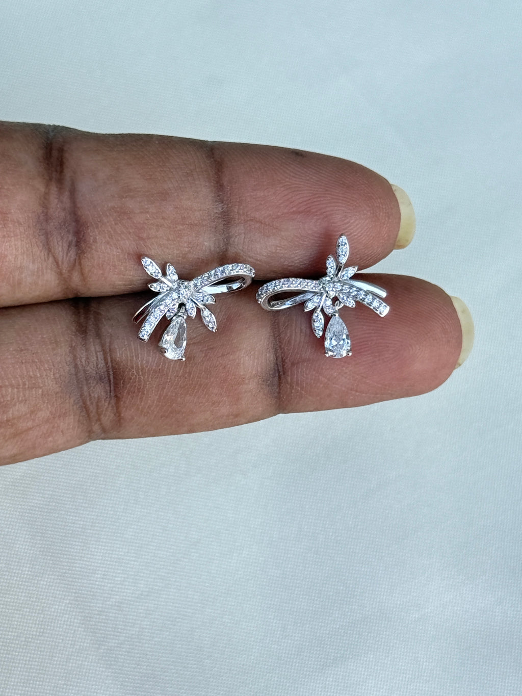 Se019 92.5silver hallmark bow studs