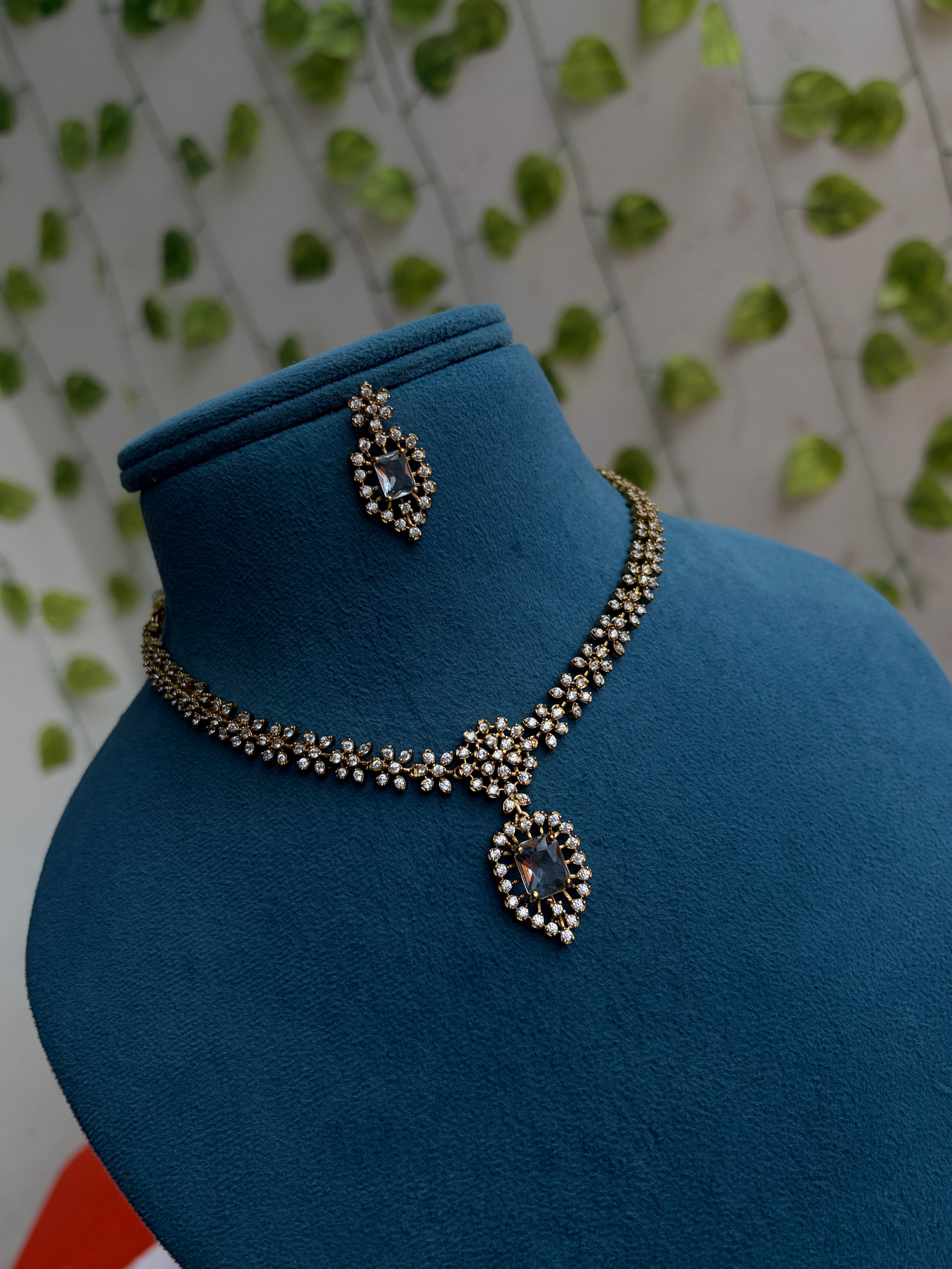 Ns895 full white stones flowers short neckset with earrings