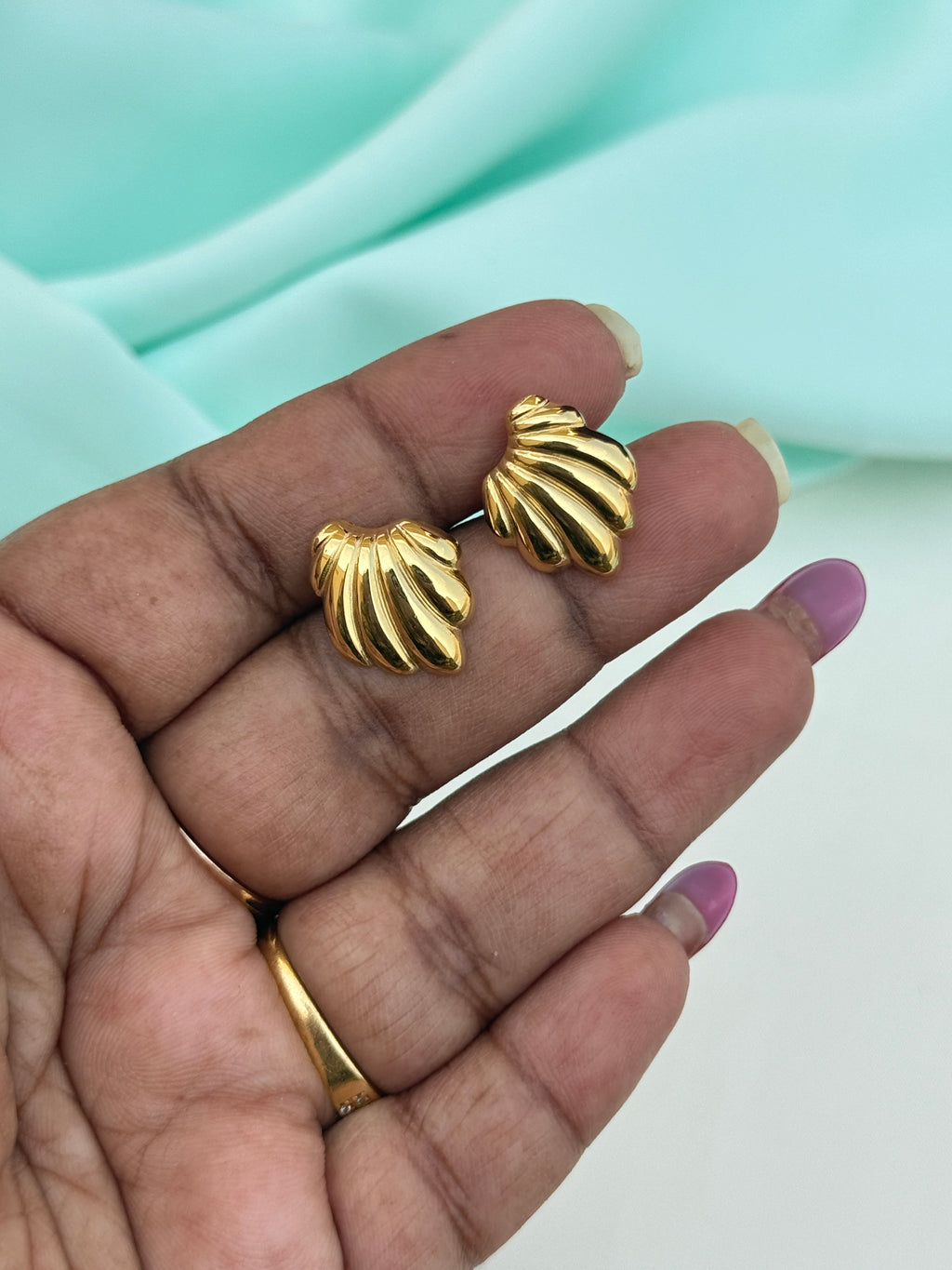 St047 anti tarnish gold back push studs