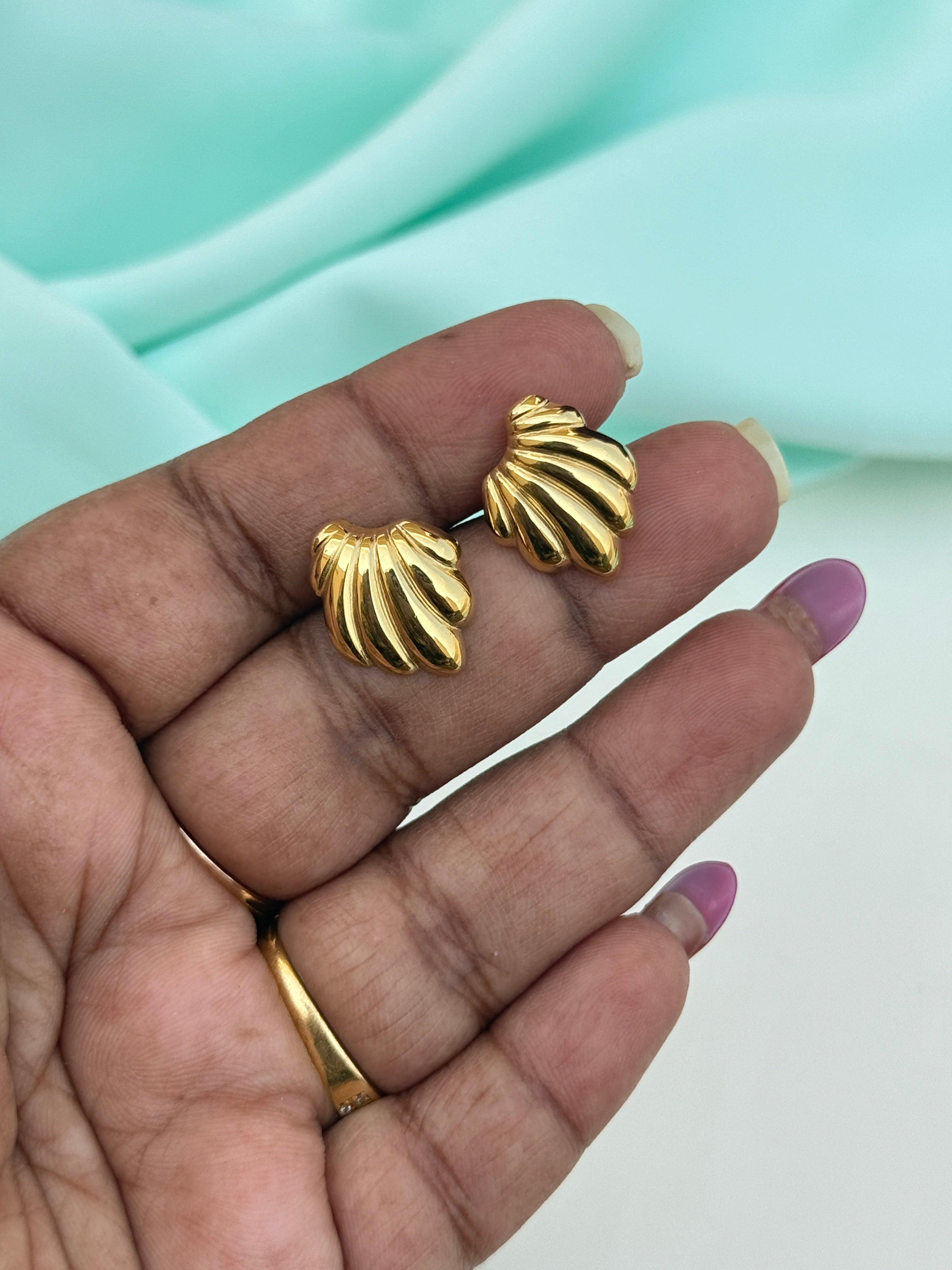 St047 anti tarnish gold back push studs