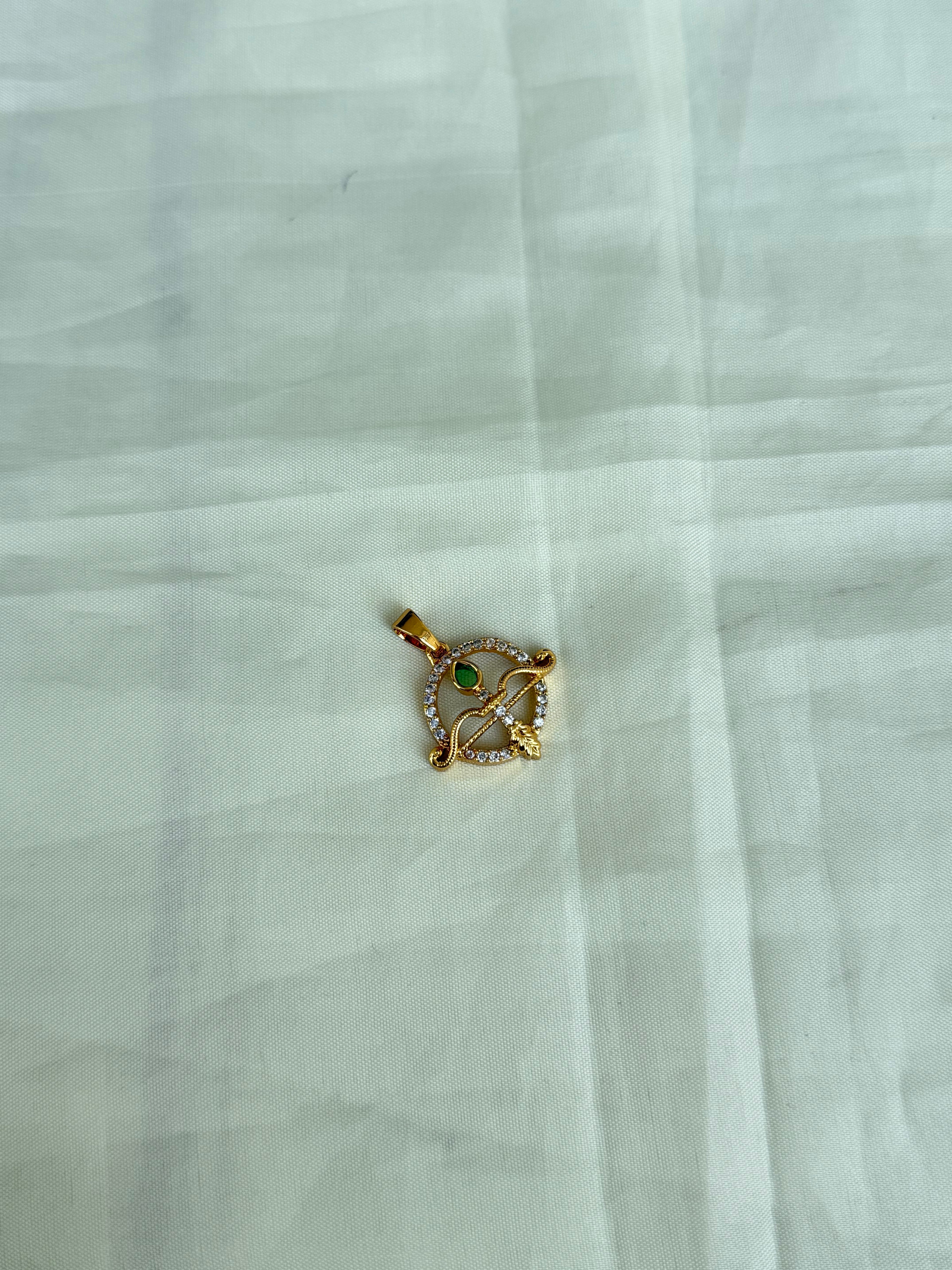 L001 arrow pendent