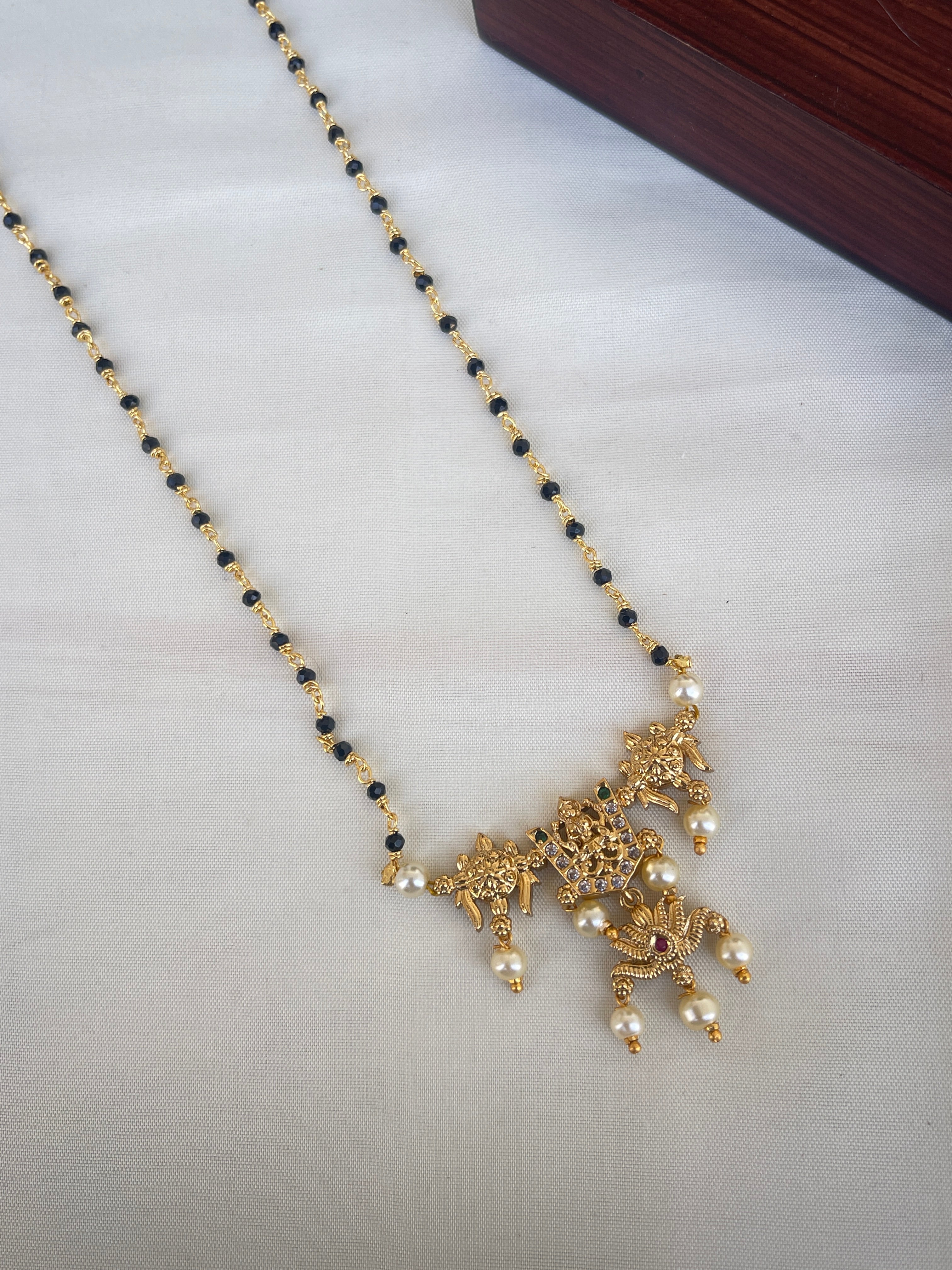 Single line Lakshmi Devi short blackbeads
