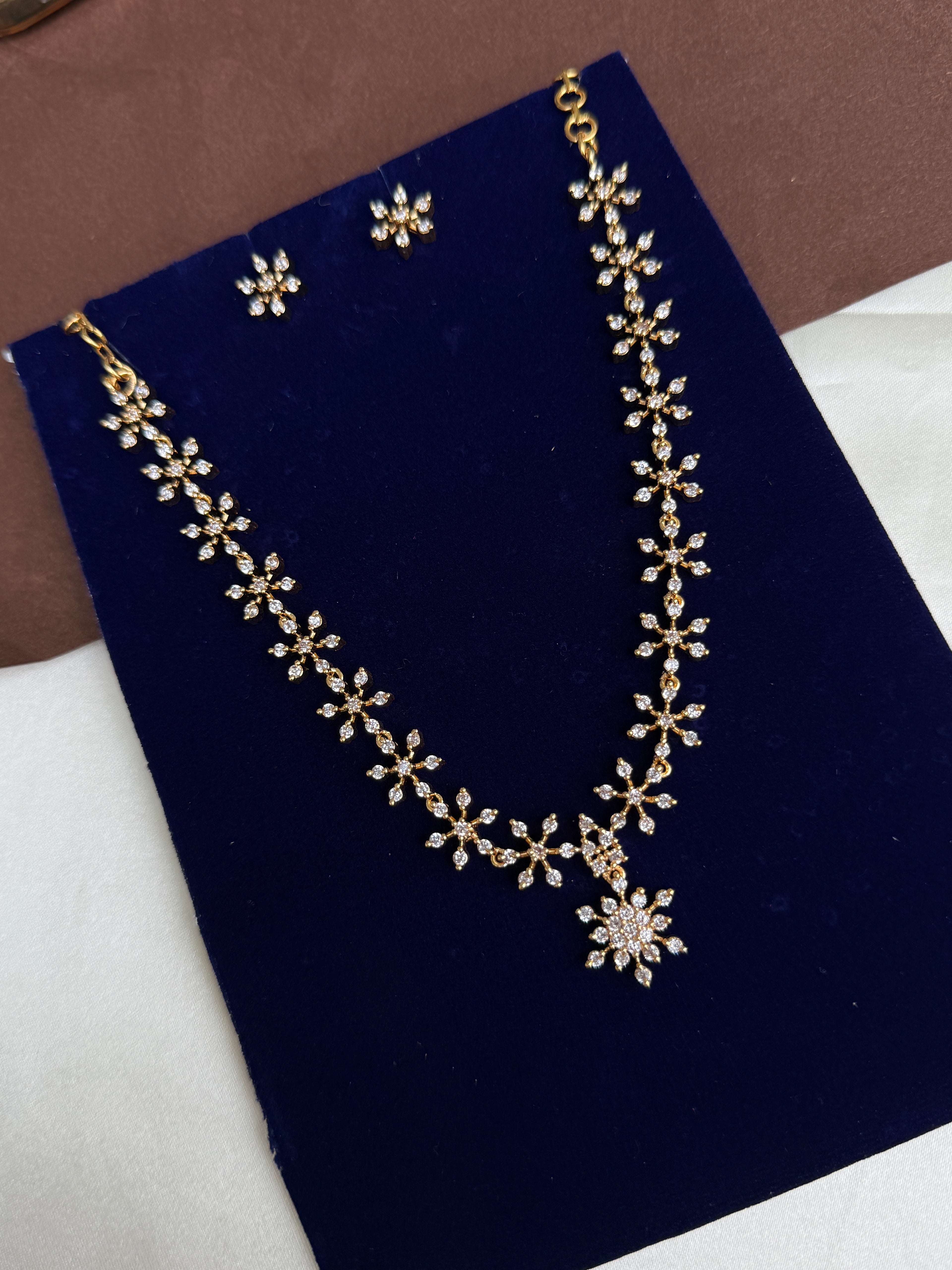 Ns335 simple 6 flowers neckset