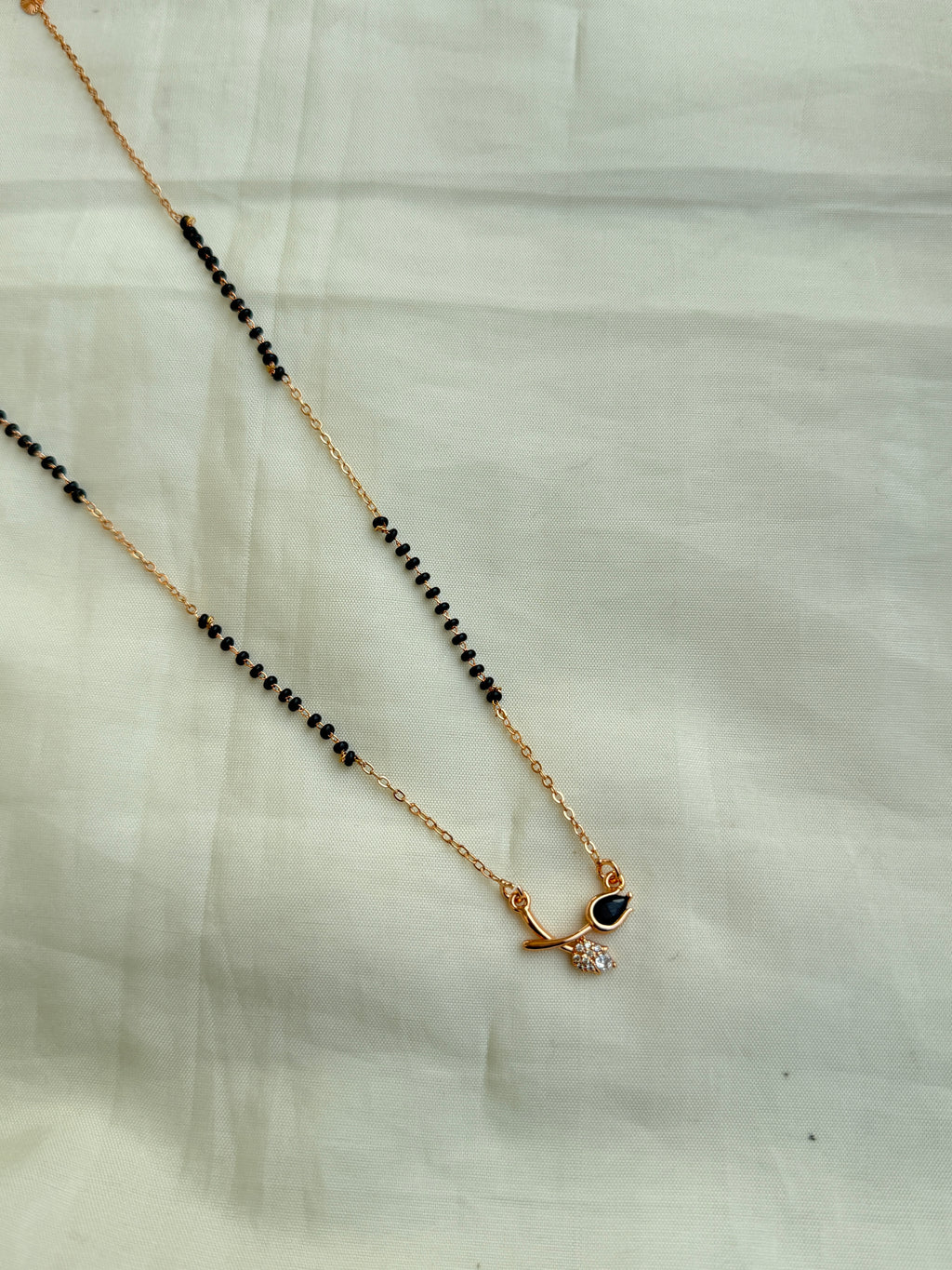 Bb001 singles line rose gold flower short blackbeads