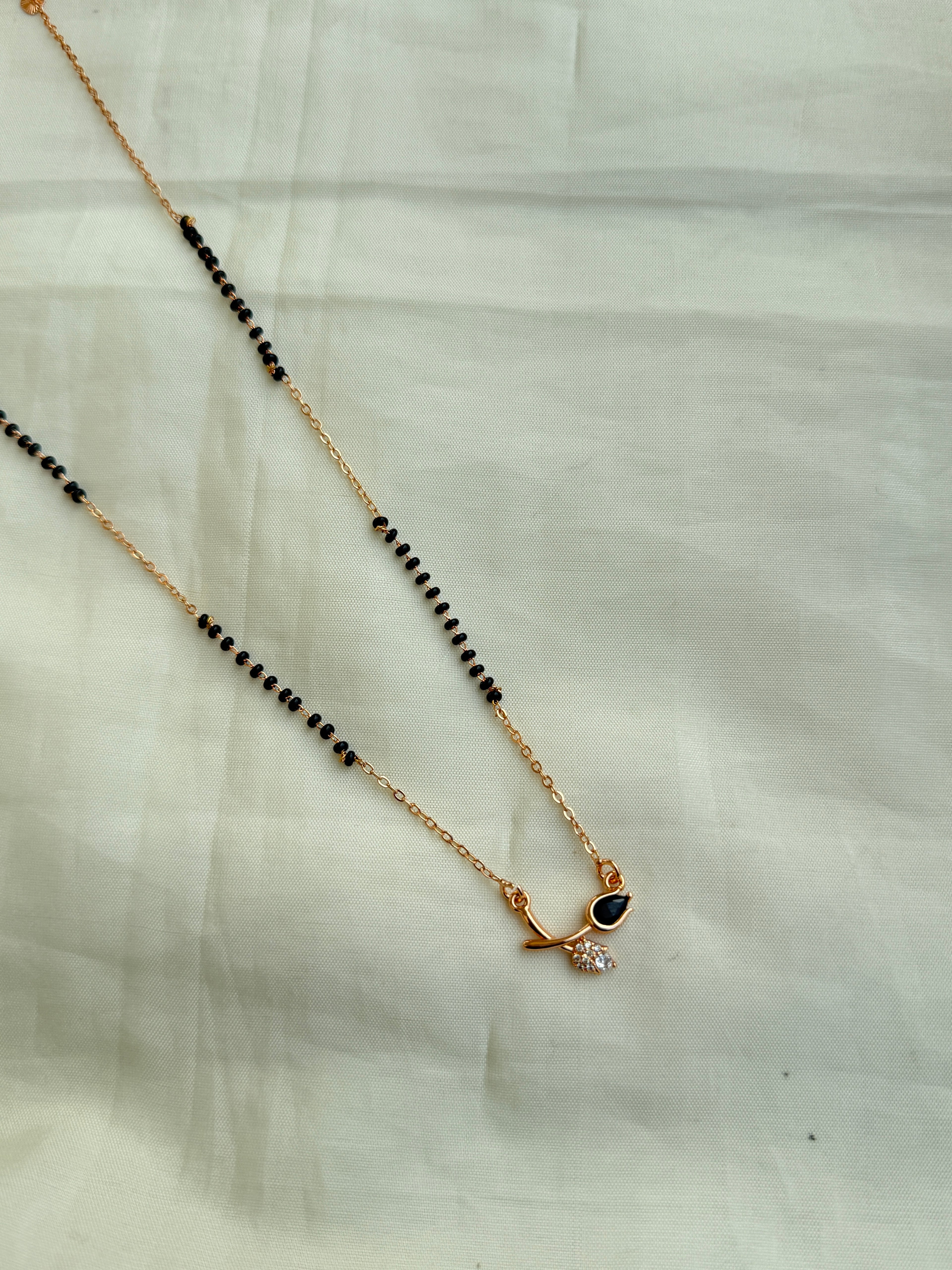 Bb001 singles line rose gold flower short blackbeads