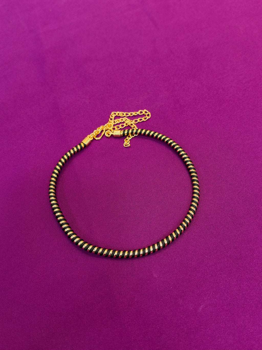 Hs052 black and gold Hasli Neckset