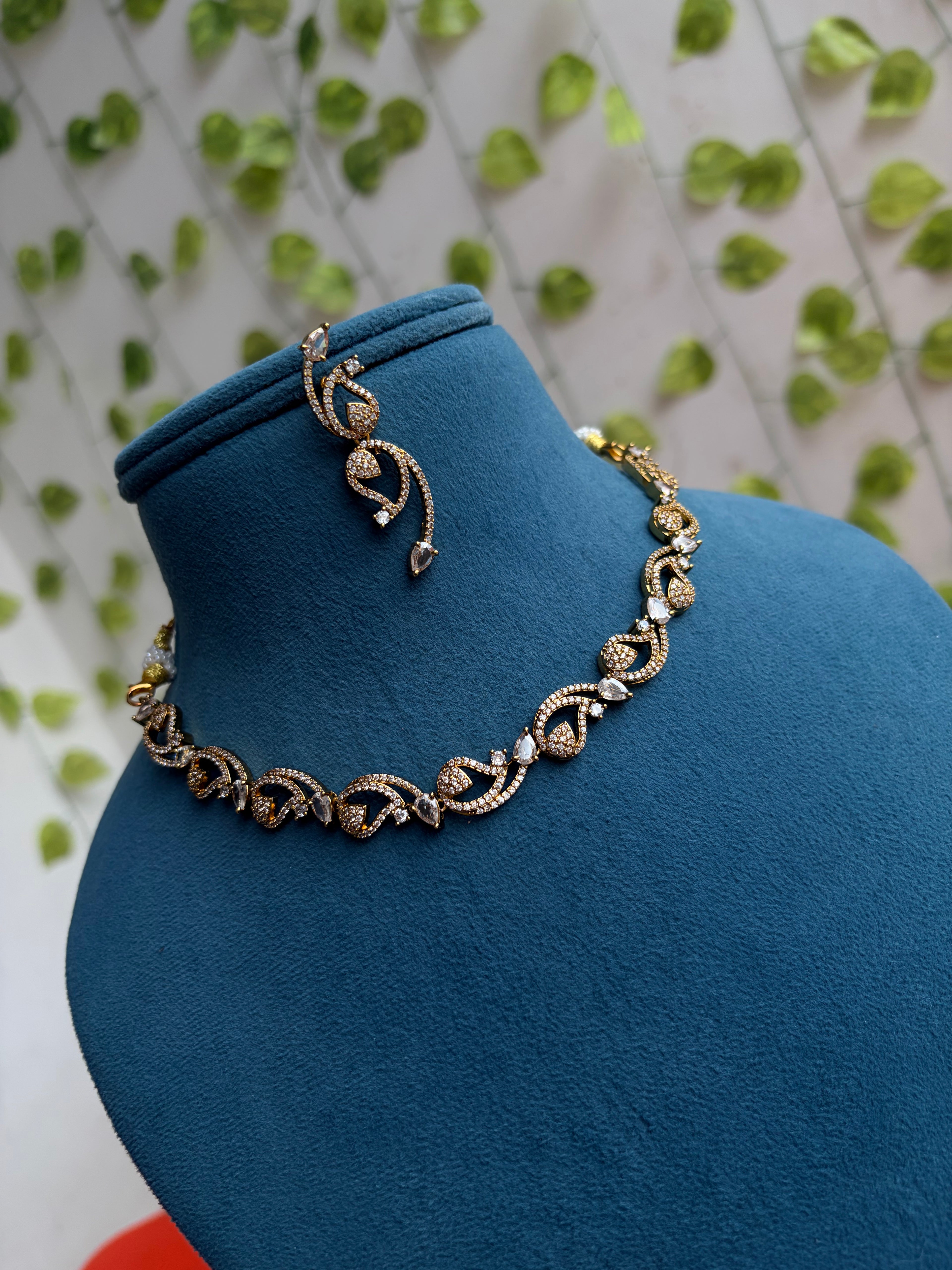 Ns853 peacock stones short neckset with studs