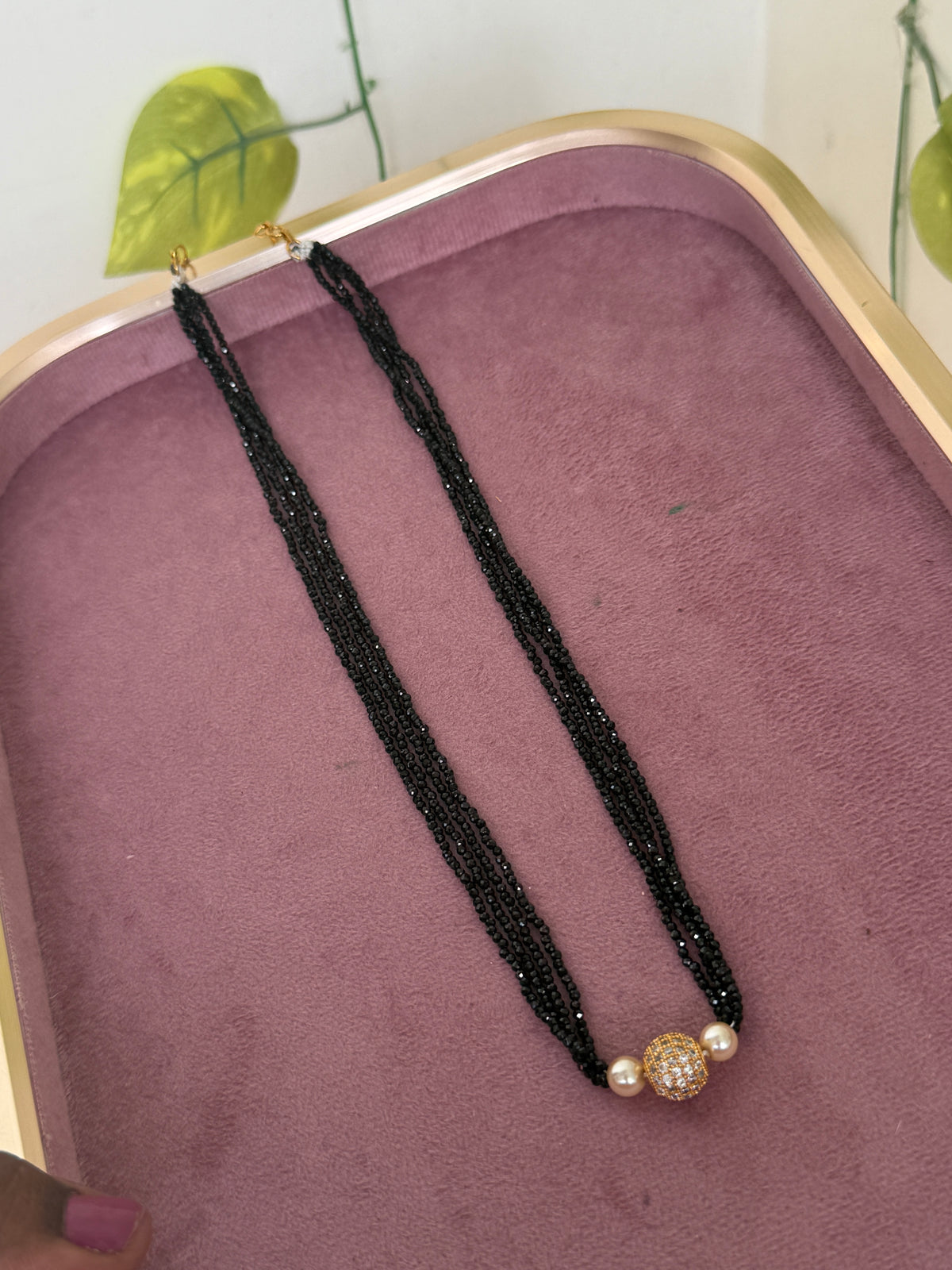 Crystal beads with white ball stones 4 layers 16 inches black beads bb363