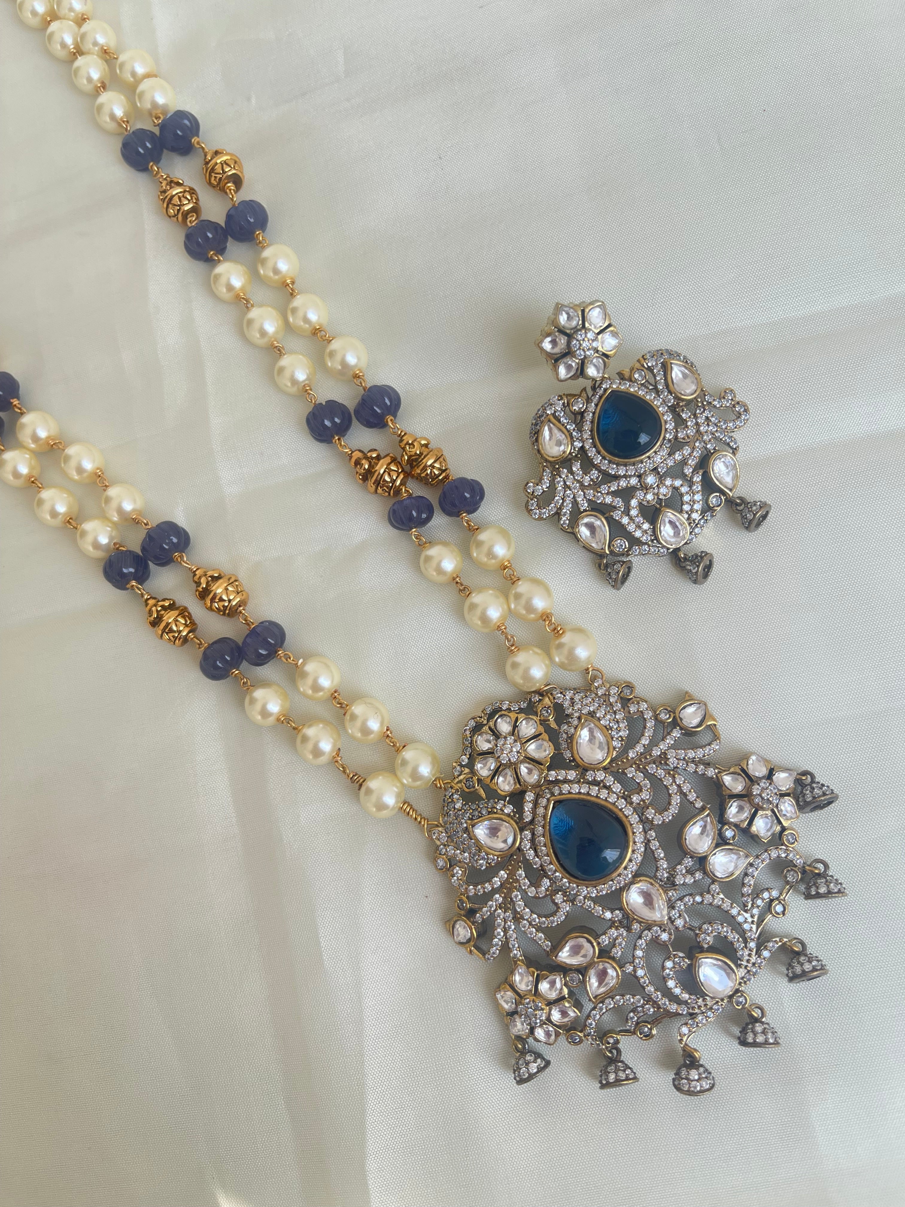 Pearl Victorian pendant with earrings