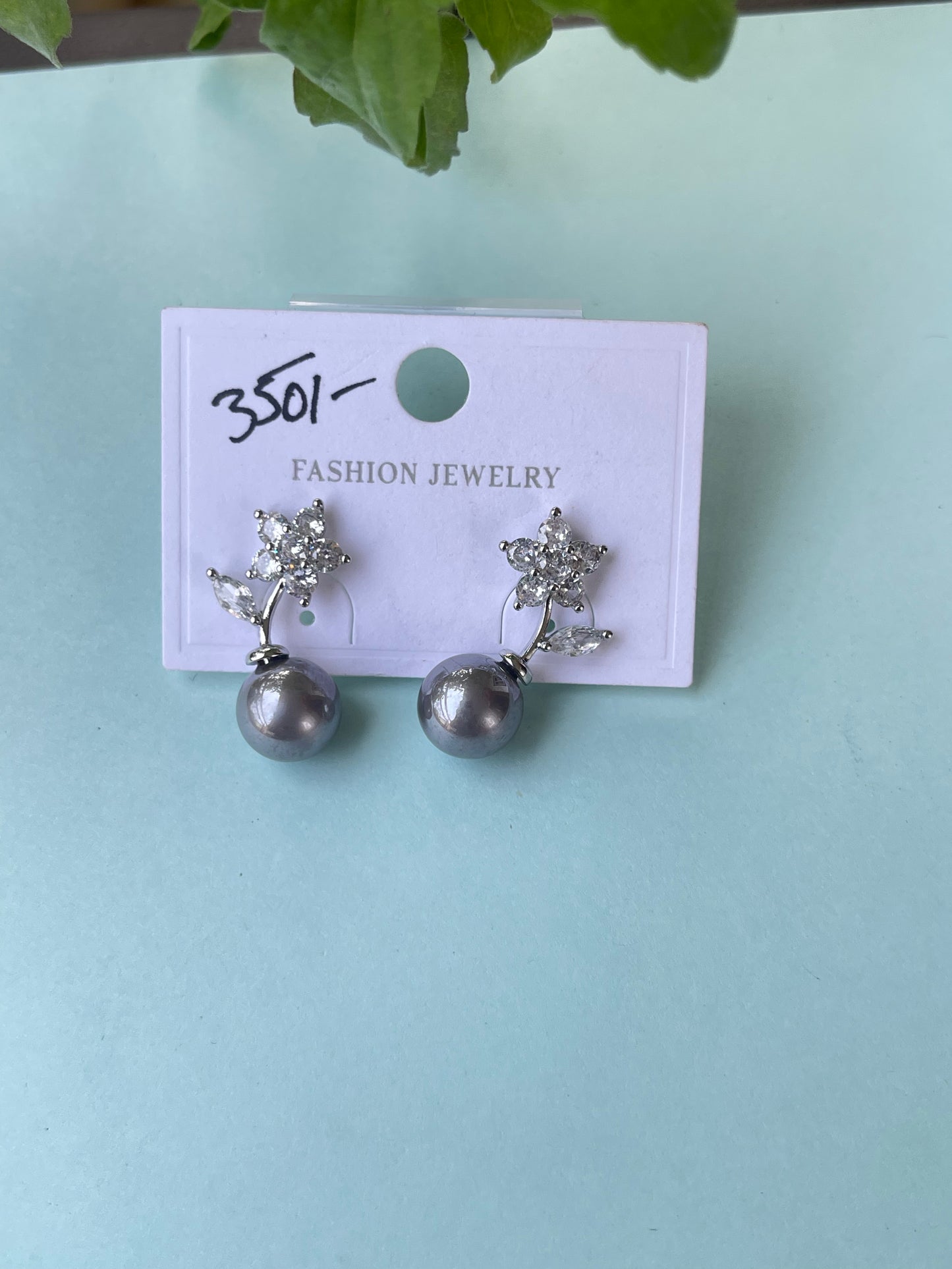 Flower stem pearl hanging studs