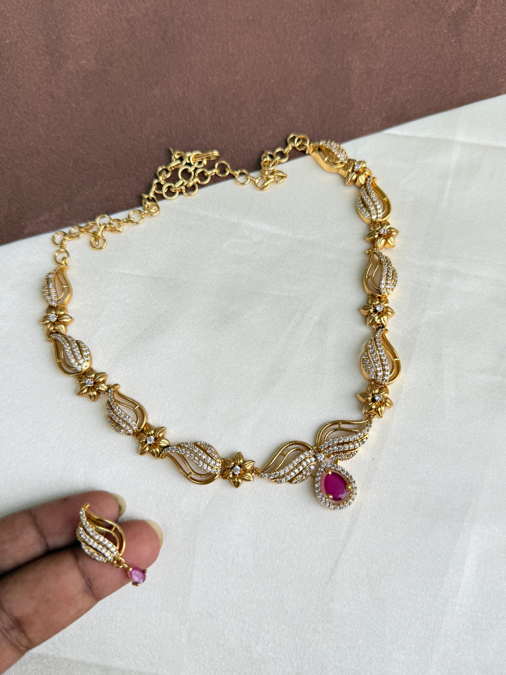 Ns343 simple Ruby neckset with earrings