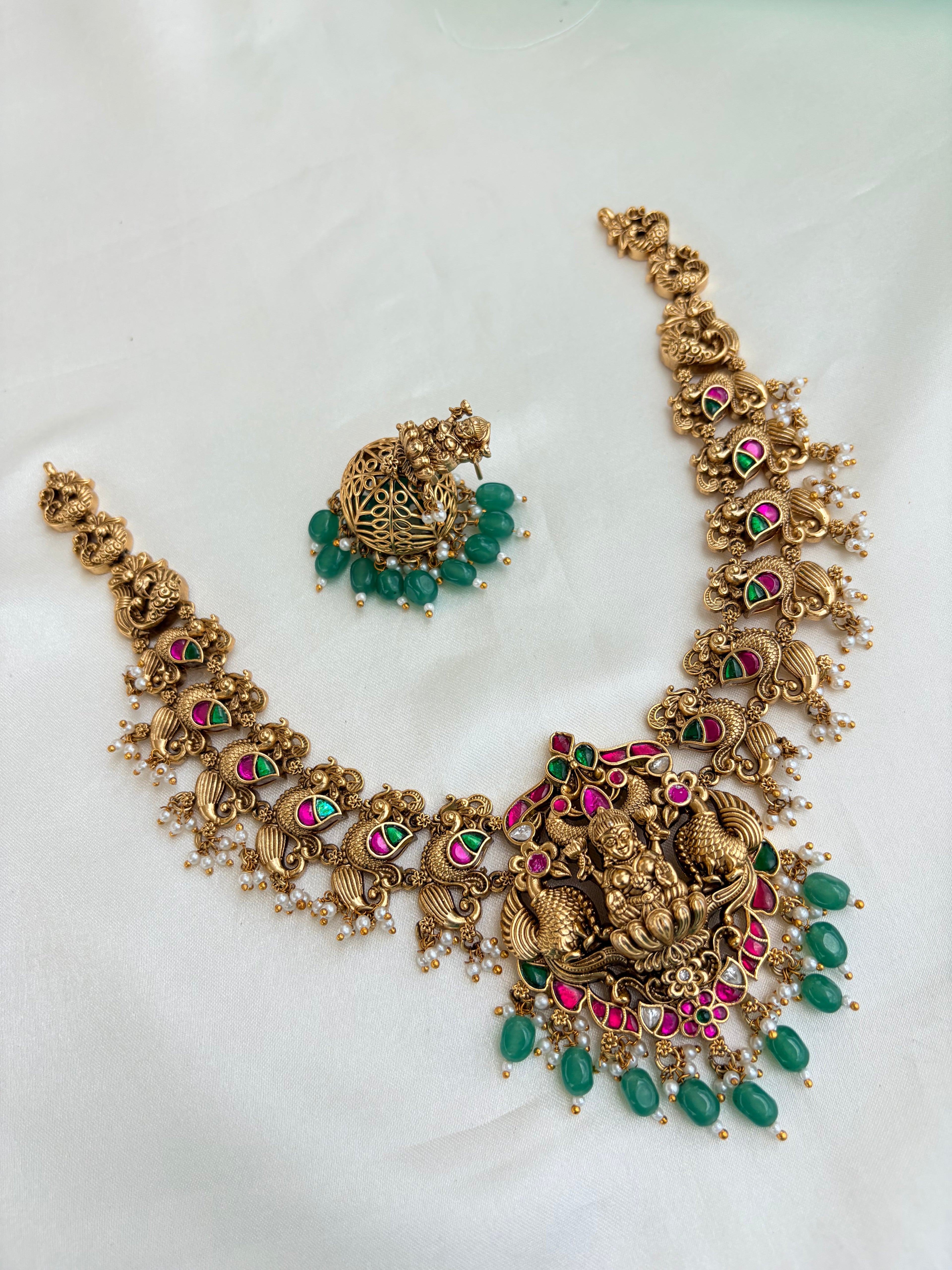Matte Gold Finish Kemp Stone Choker Set with Pearl and Emerald Drops Ns222