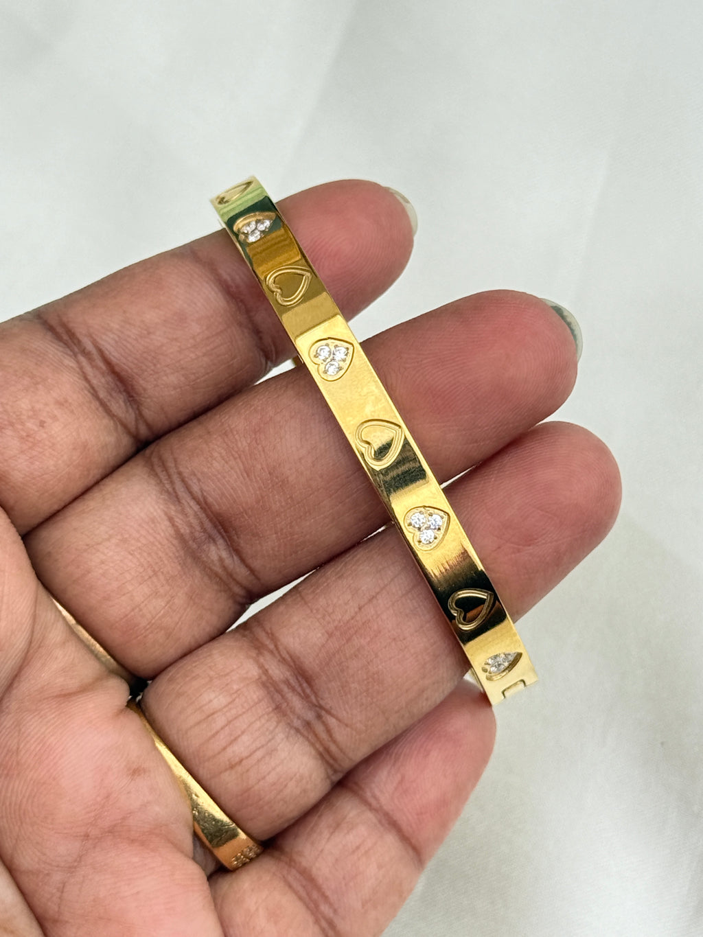 Ab586 anti tarnish heart stones 2.4 to 2.6 openable kada bracelet