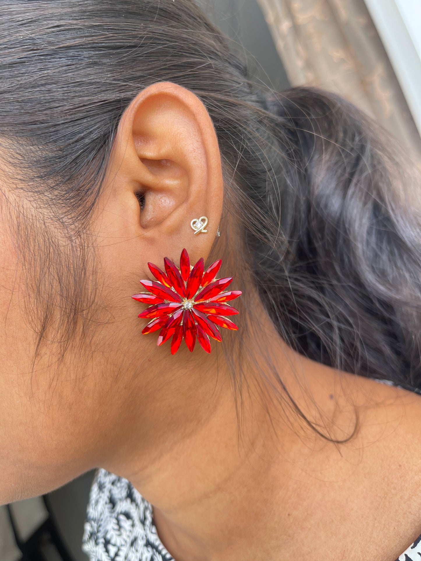 Flower stone stud