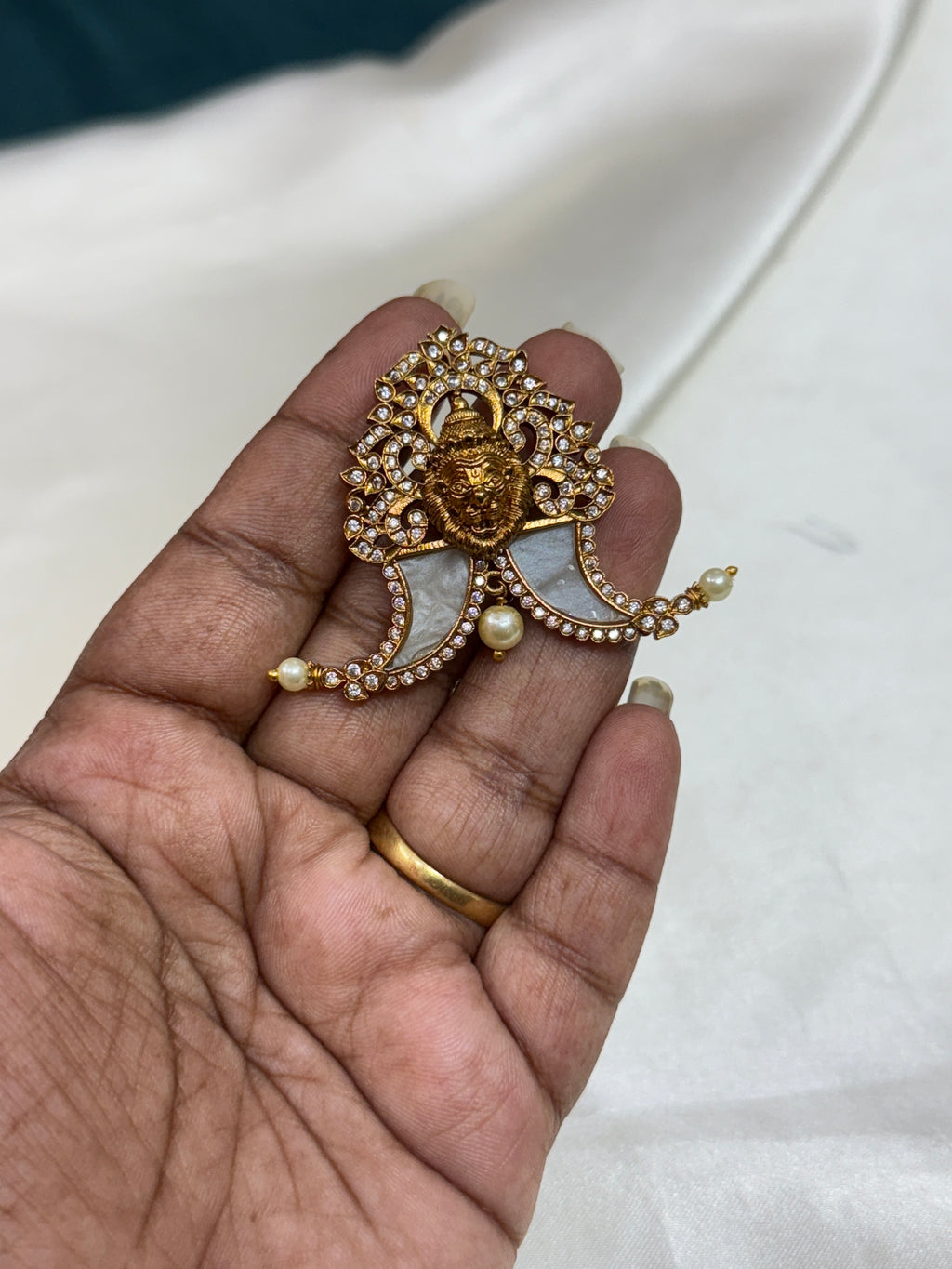 Pg012  lakshmi narsimha swamy puligoru pendant