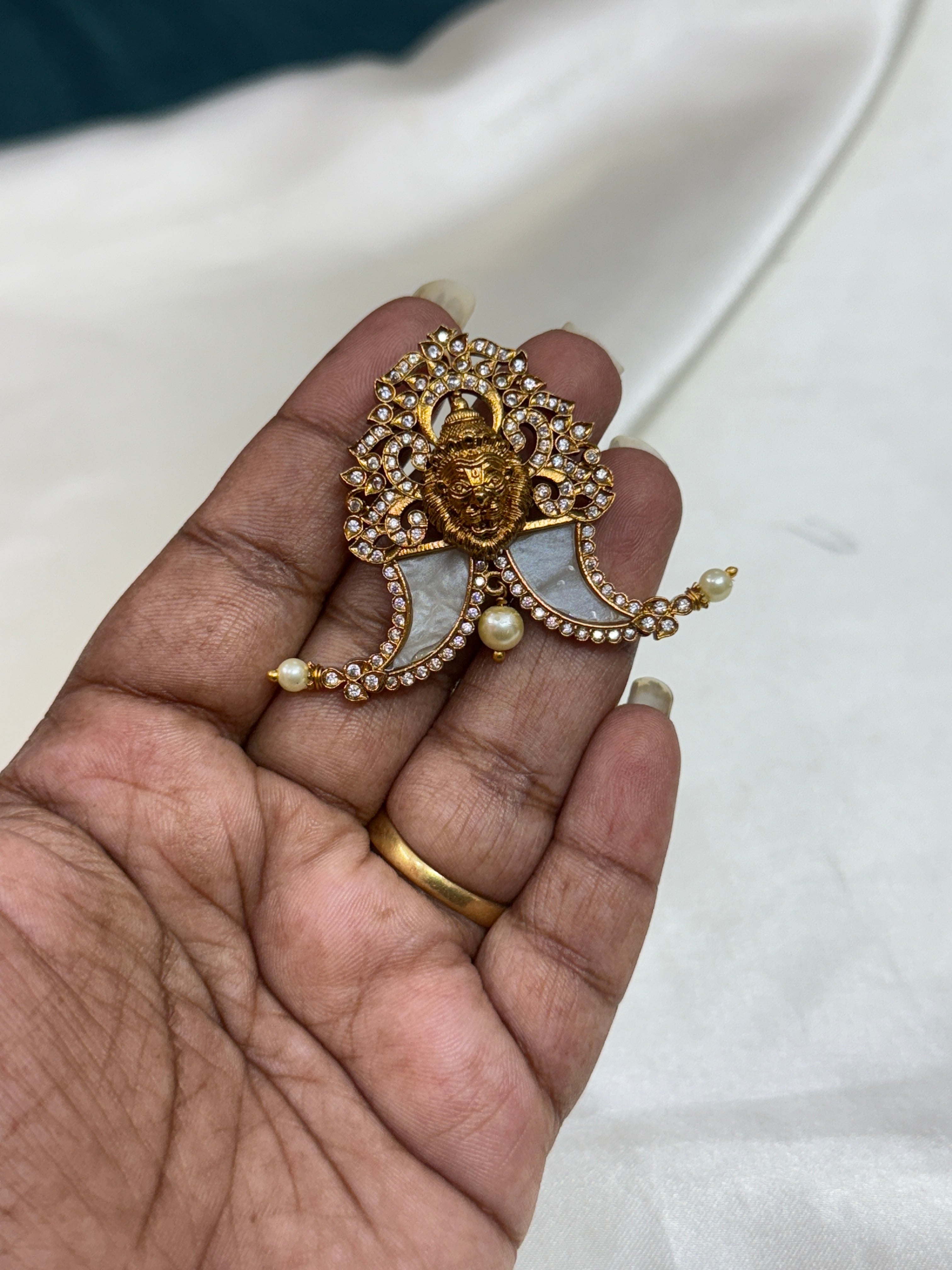 Pg012  lakshmi narsimha swamy puligoru pendant