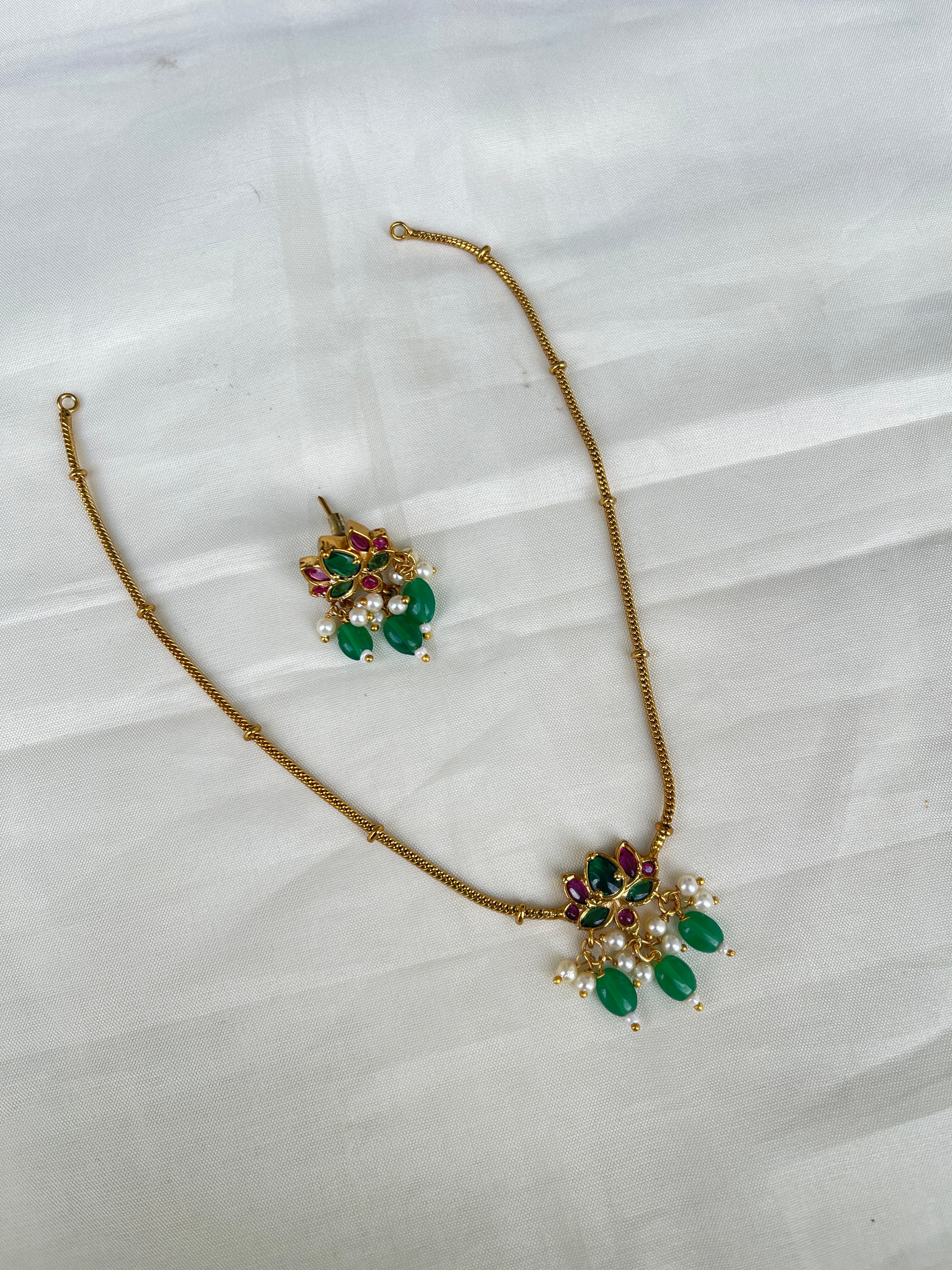 Kemp simple neckset with earrings.. kids and adults friendly too..! Ns0019