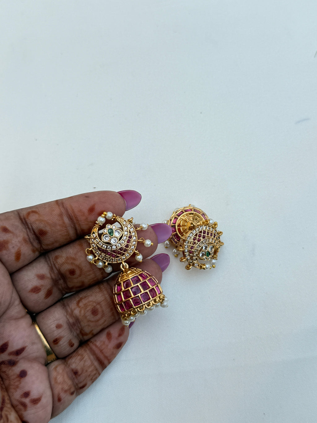 Er227 kemp small butta earrings with pearls
