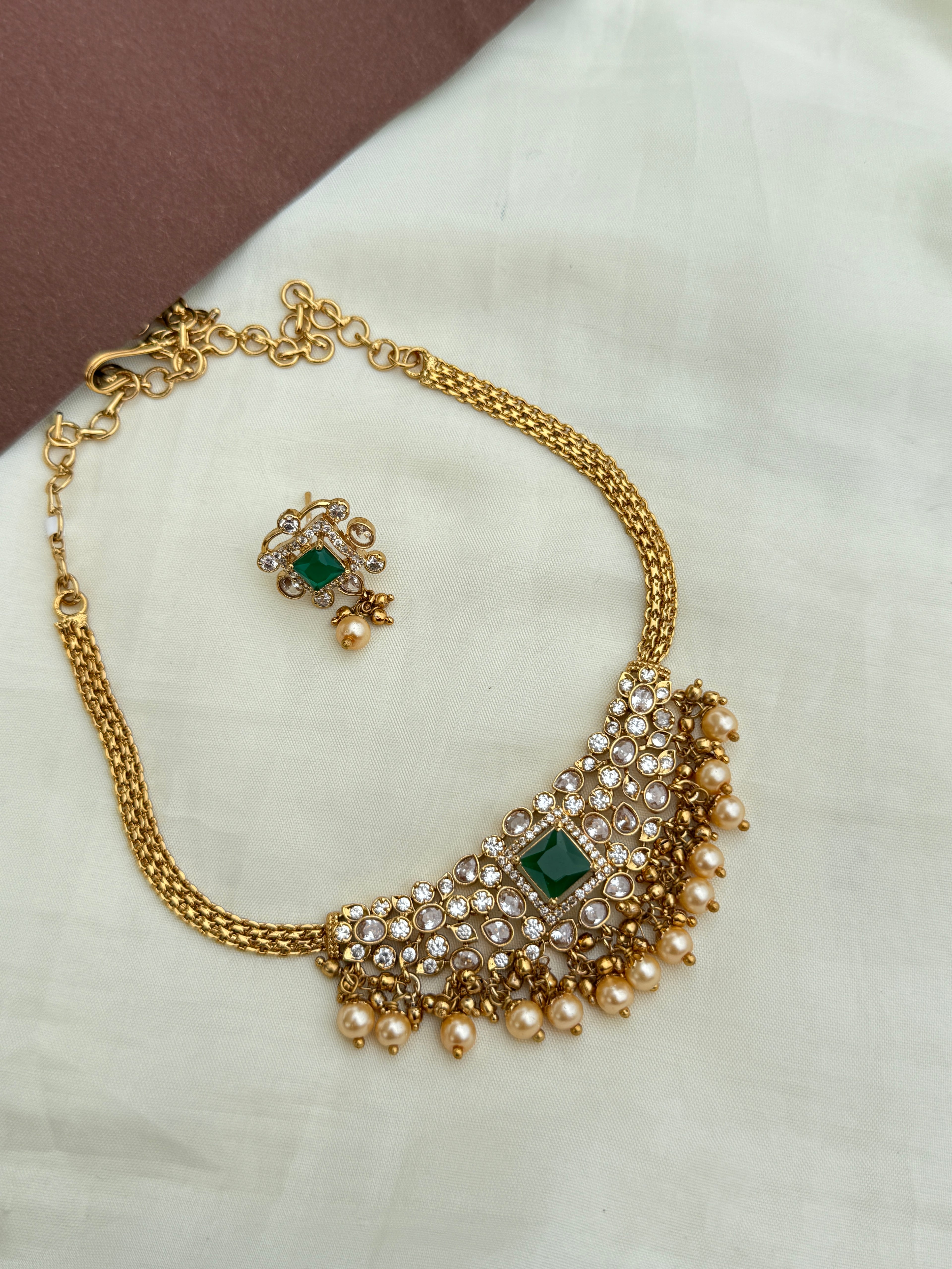 Ch012 uncut Kundan green stone choker with earrings