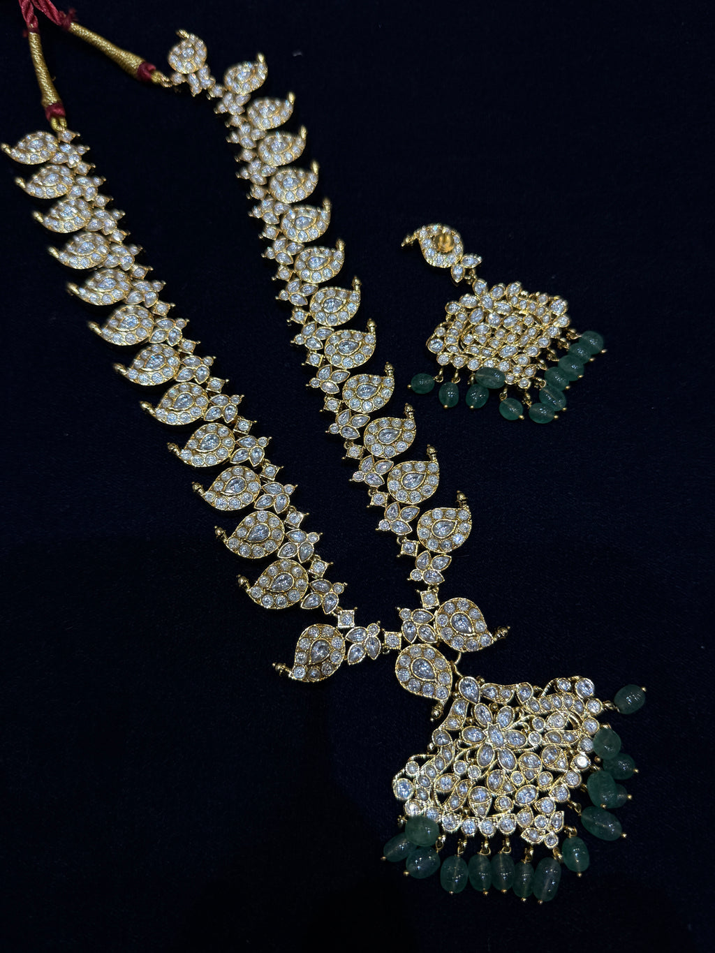 Mh001 reversible mango haram one side is uncut Kundan and the other side is kemp