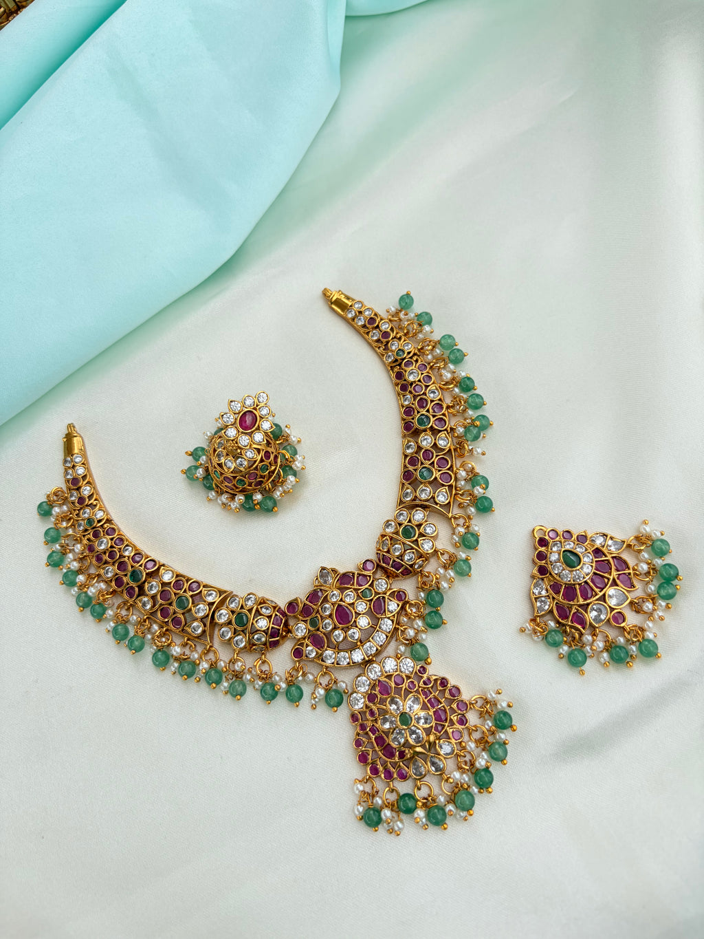 2-in-1 Changeable kemp Neckset u will get 2 pendants