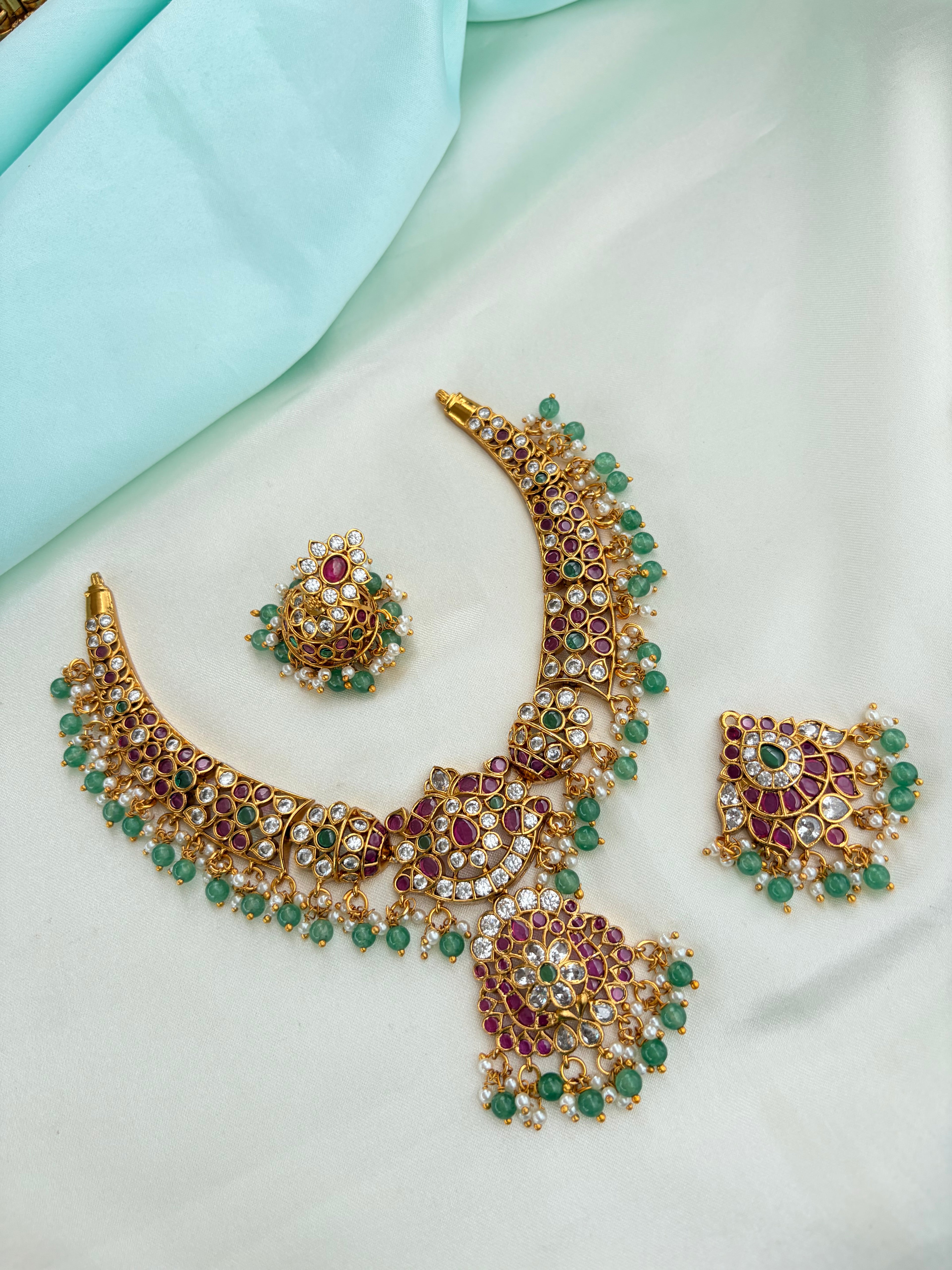 2-in-1 Changeable kemp Neckset u will get 2 pendants