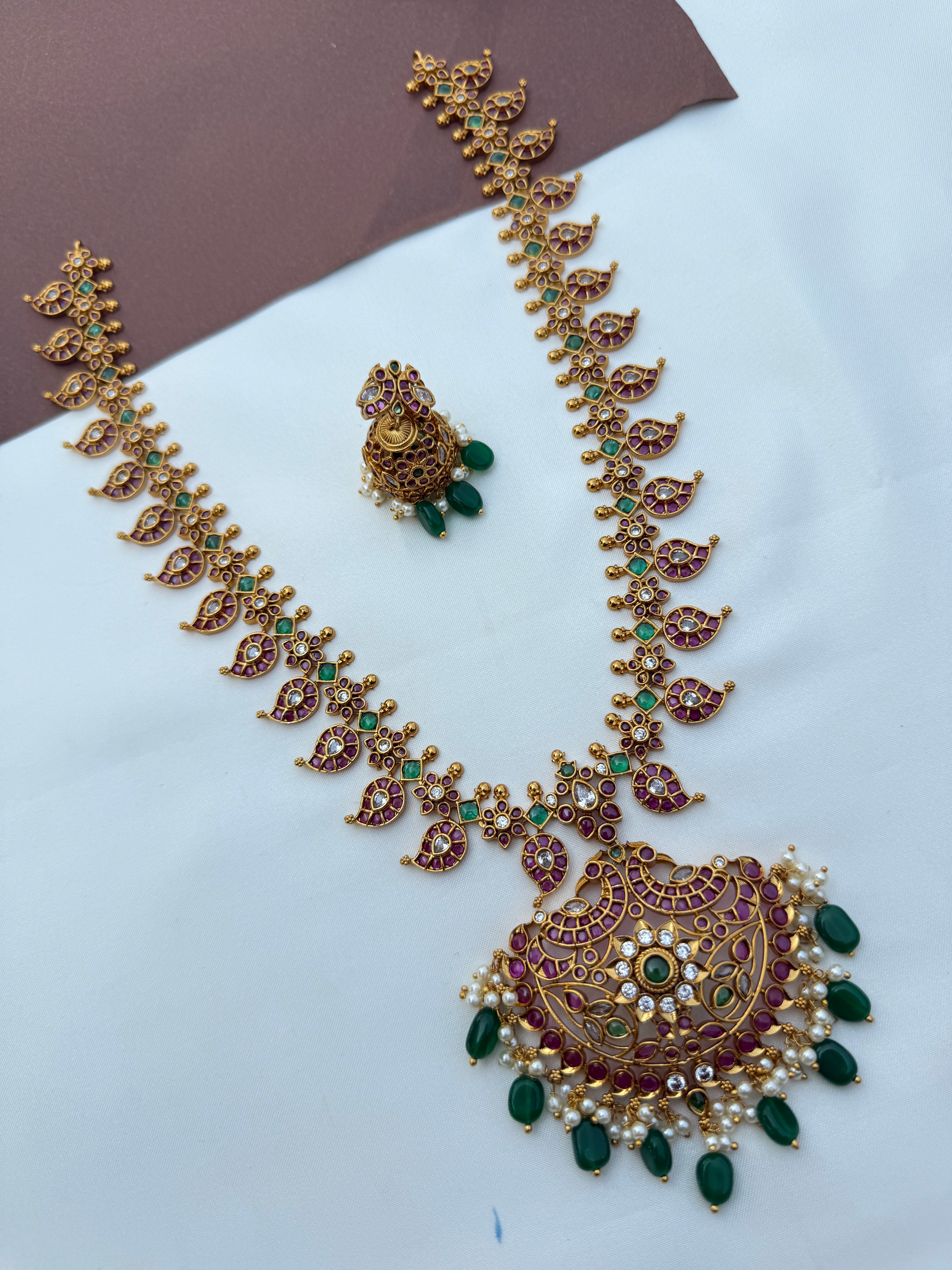 Lh573 dual peacock mango kemp laong haram with green beads