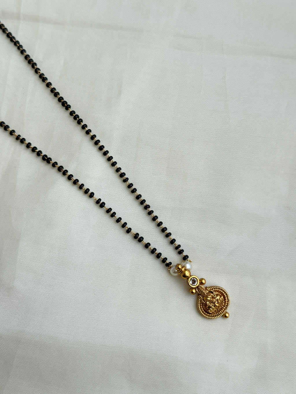 Bb015 single line Lakshmi Devi short blackbeads