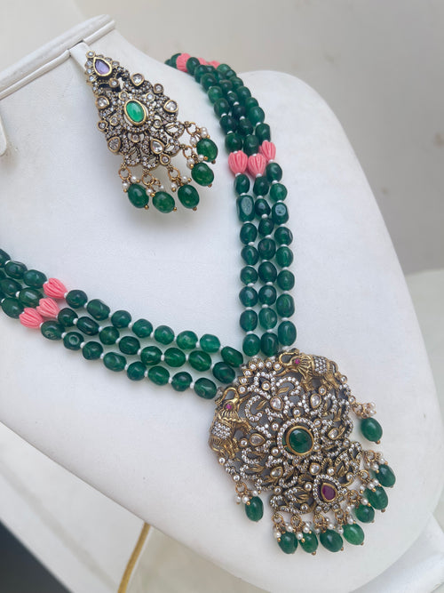 Bb0027 Green monalisa beads with Victorian pendent