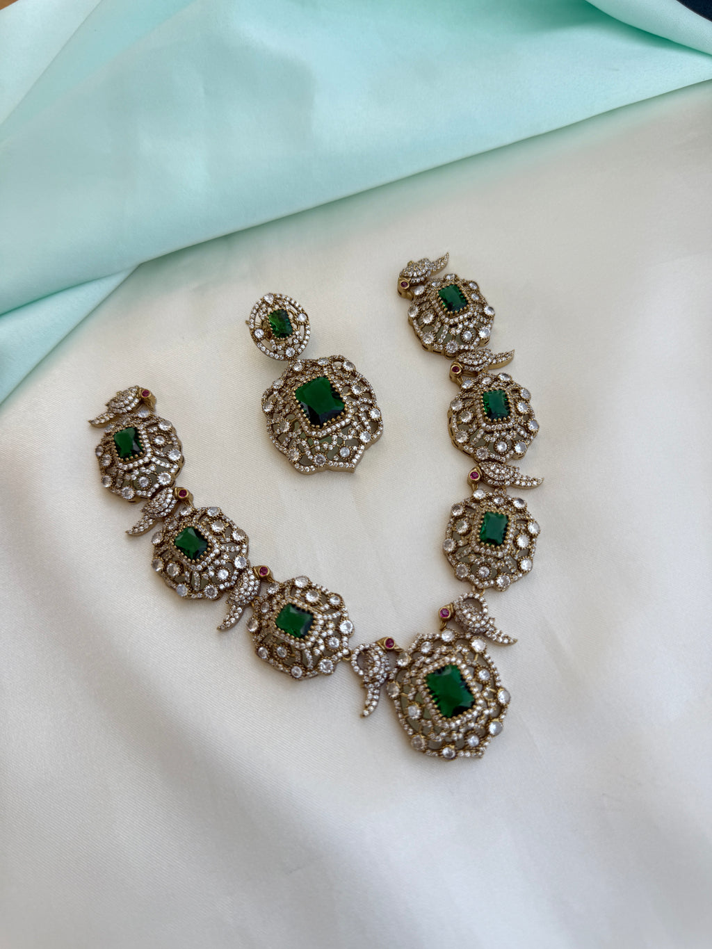 Emerald Kundan NeckSet with earrings ns275