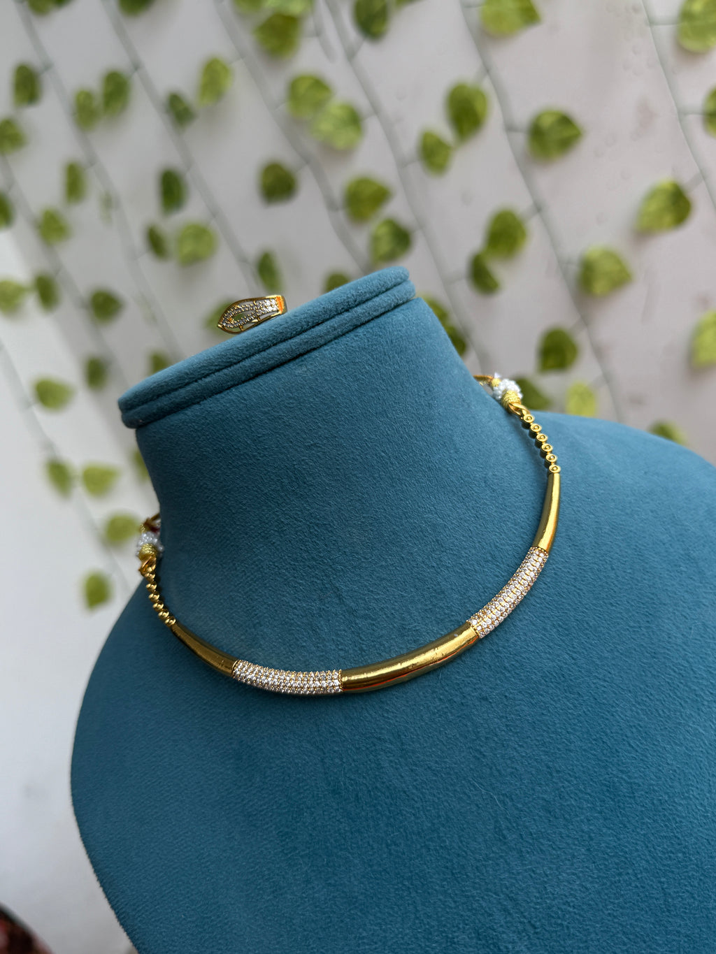 Ns909 stones gold kante neckset with studs
