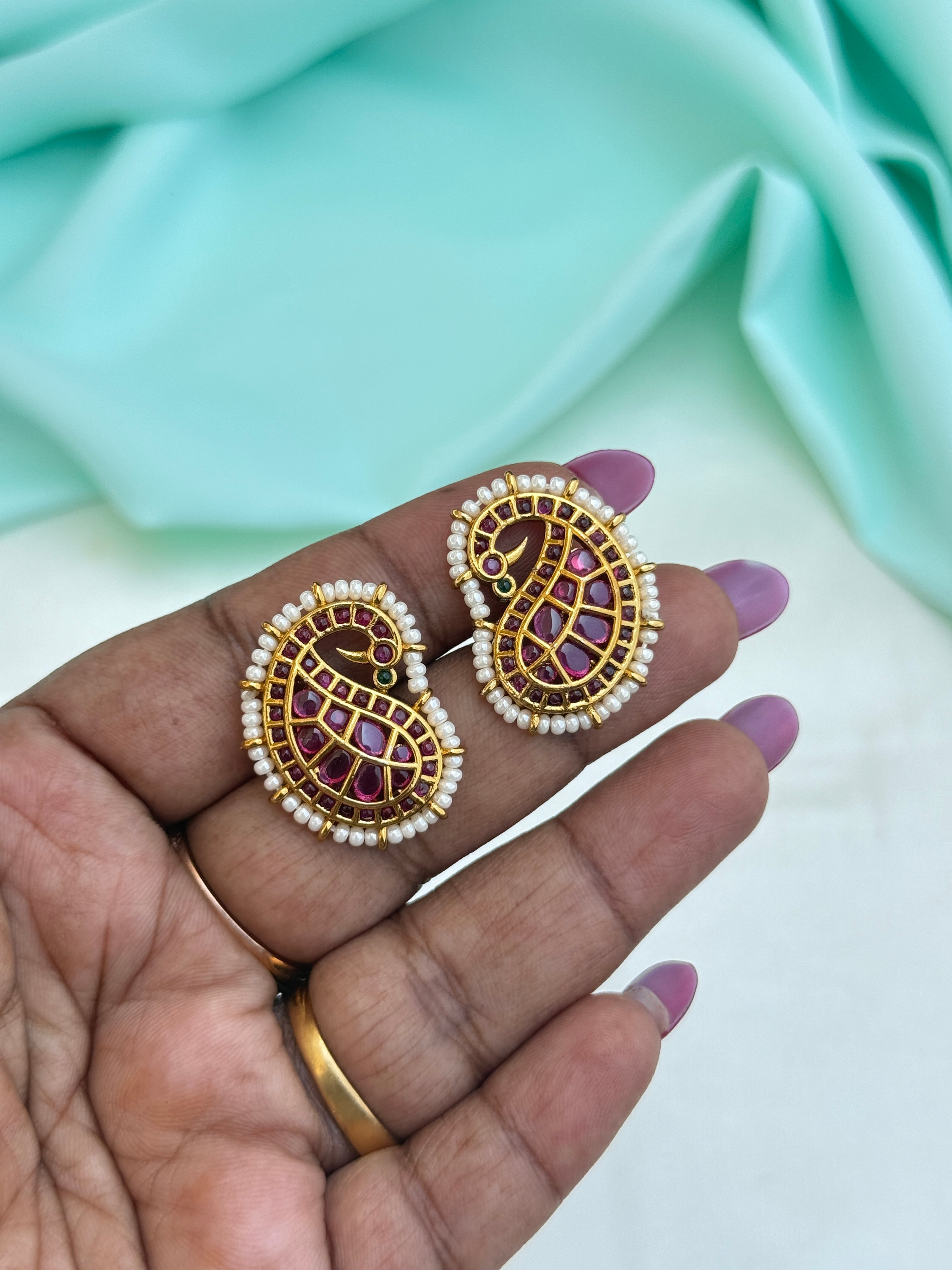 St037 pearl kemp mango peacock studs