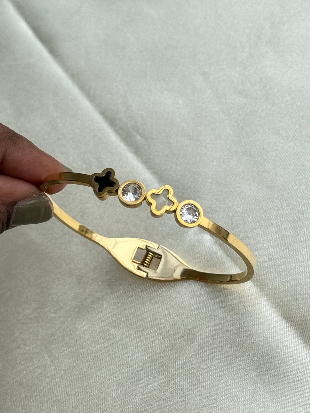 Ab019 black and white trending Anti tarnish bracelets
