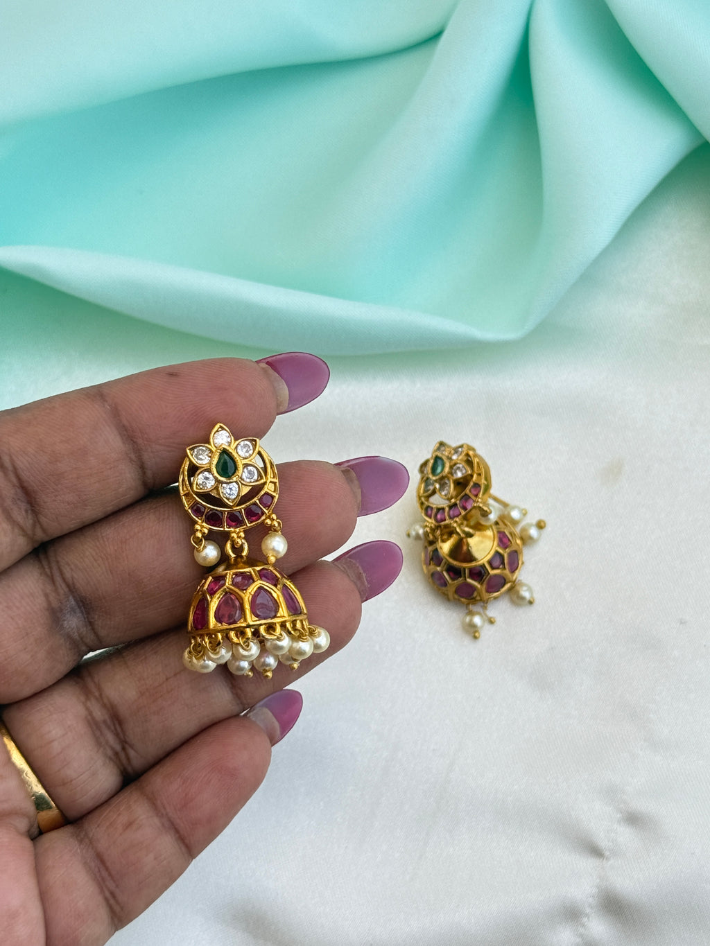 Er256 kemp small butta earrings