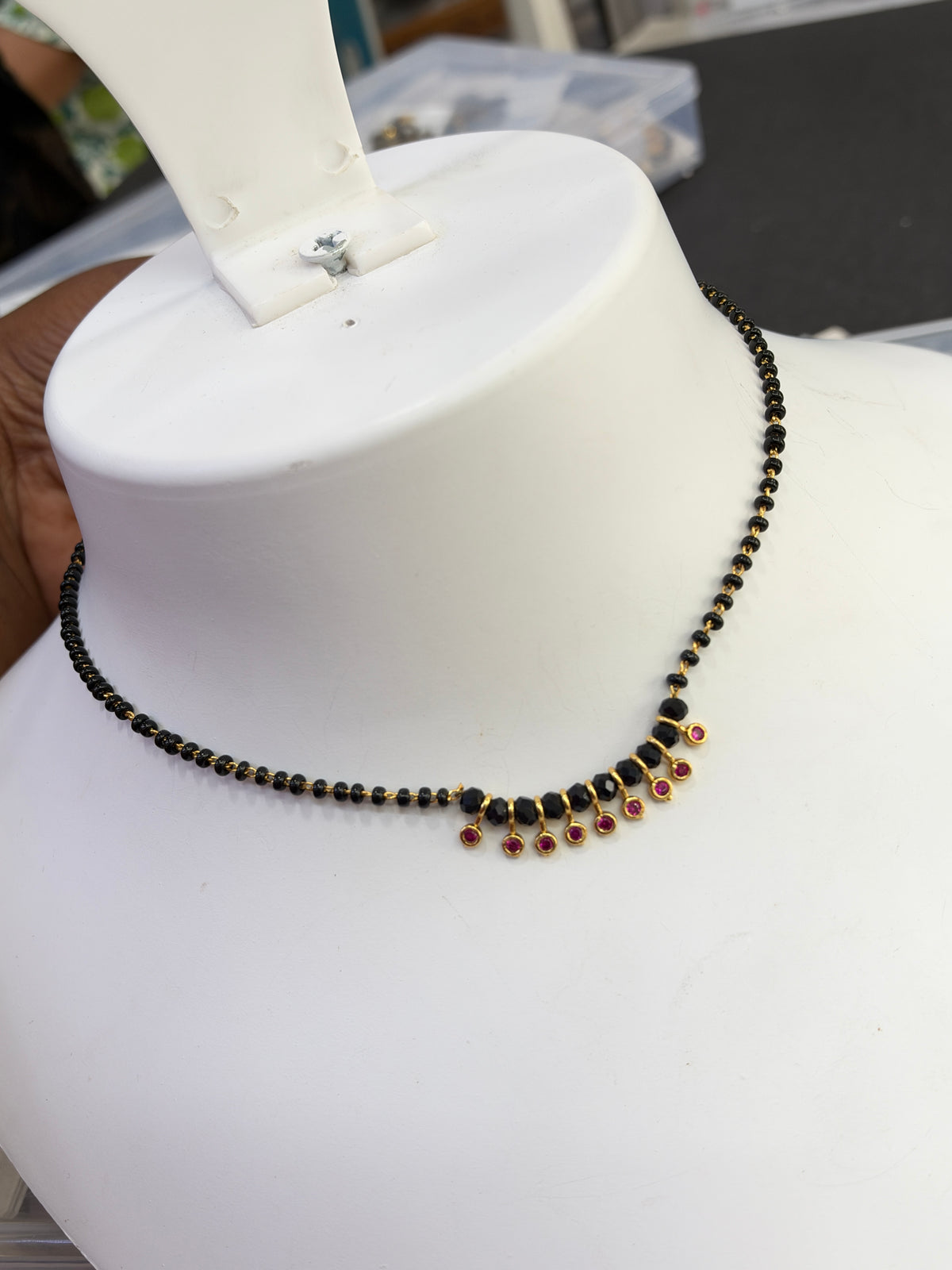Bb442 single line hangings with 18 inches black beads