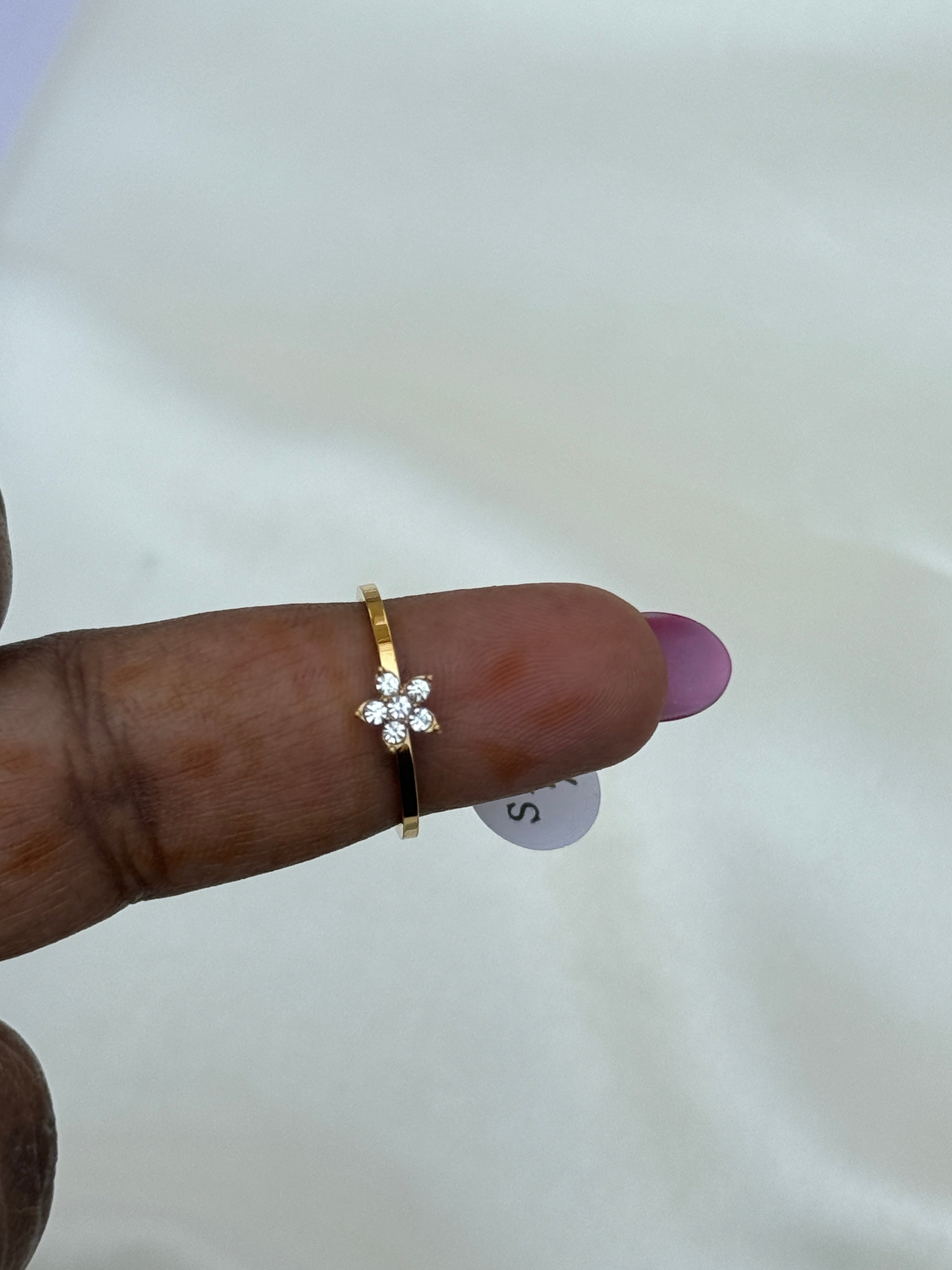 Rg060 anti tarnish flower finger ring